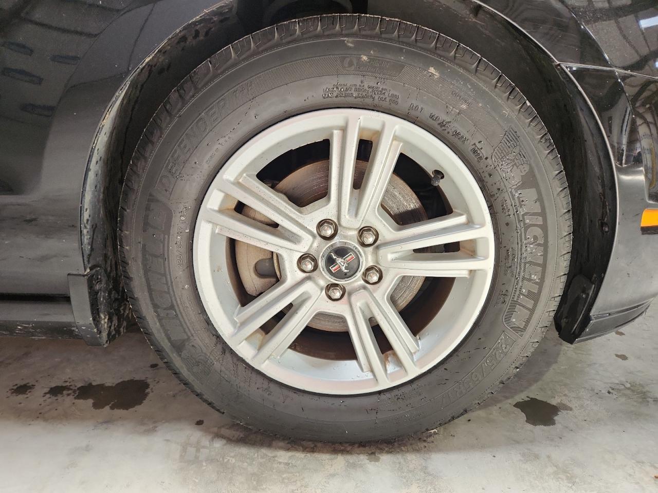 2013 Ford Mustang Черный vin: 1ZVBP8AM5D5268150 Damage: Right Front Wheel, Curb Rash, 1 To 2 Inches
