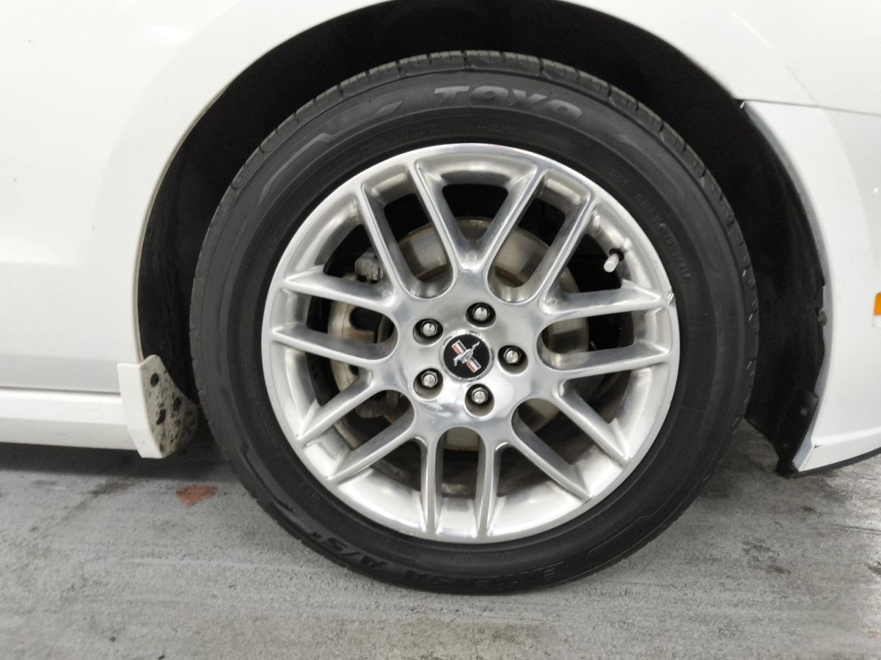 2013 Ford Mustang White vin: 1ZVBP8AM5D5282629 Damage: Right Front Wheel, Curb Rash, 1/2 To 1 Inch