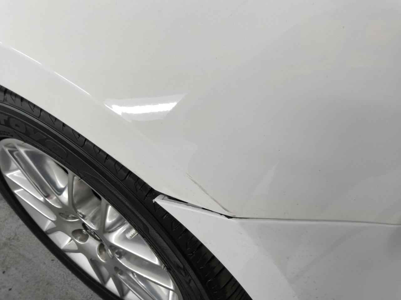 2013 Ford Mustang White vin: 1ZVBP8AM5D5282629 Damage: Right Front Fender, Heavy Scratch, 1 To 2 Inches