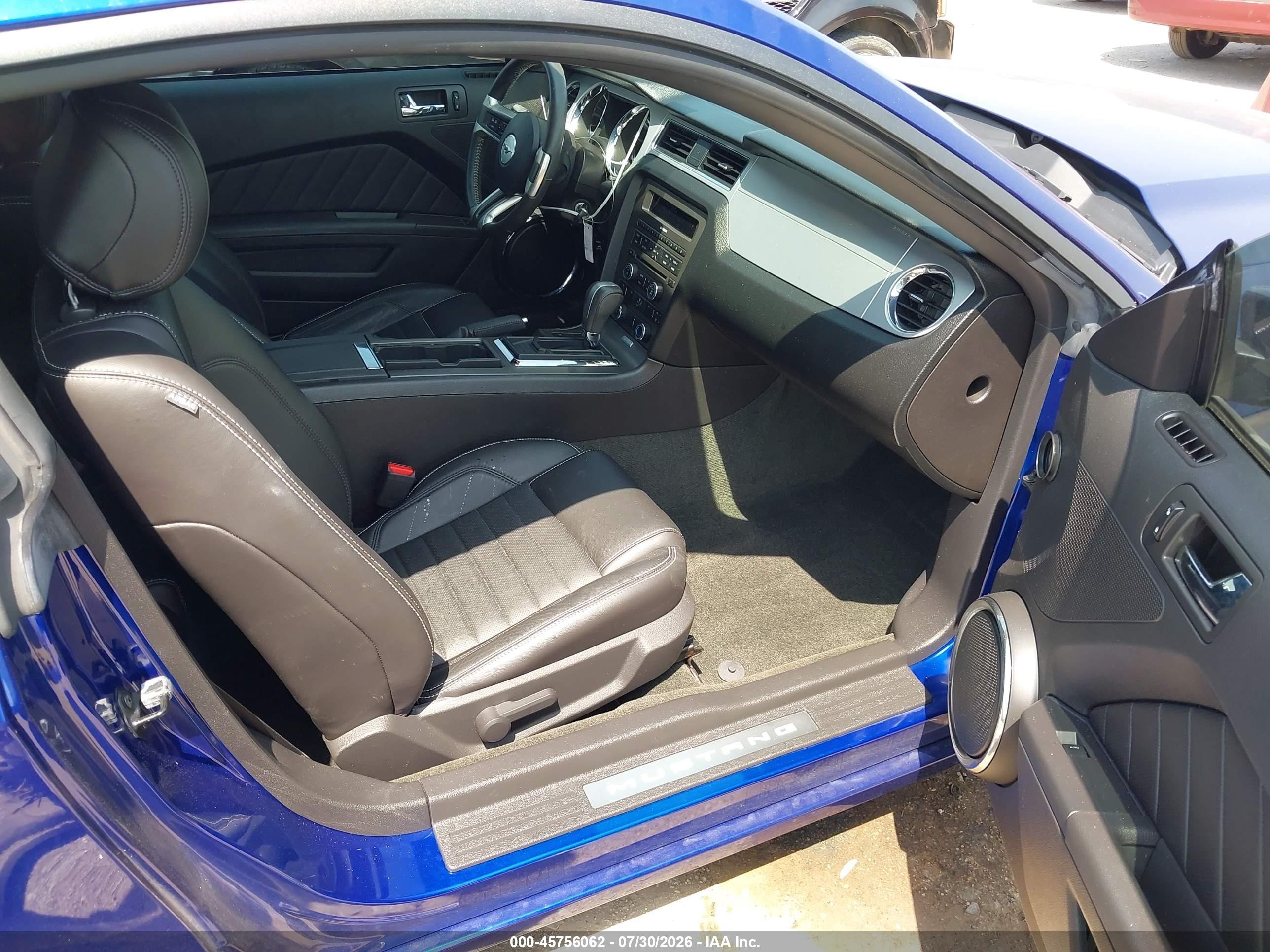 2014 Ford Mustang V6 Premium Синий vin: 1ZVBP8AM5E5199915