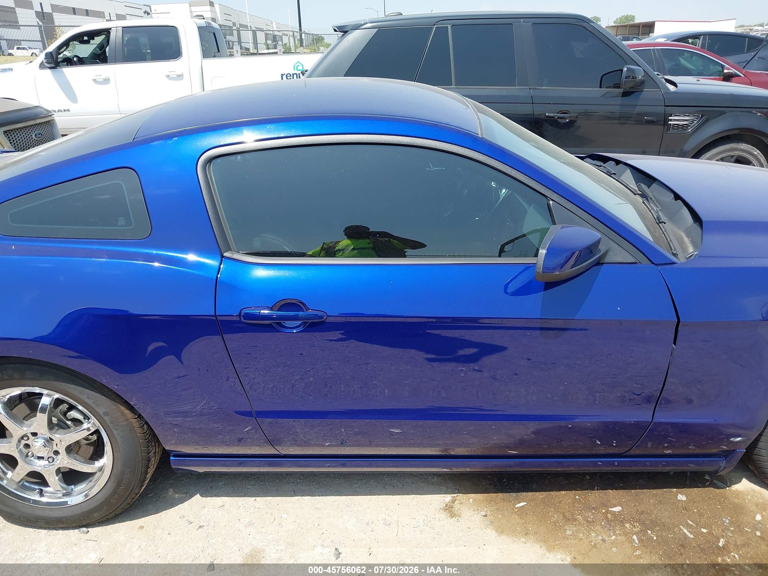 2014 Ford Mustang V6 Premium Синий vin: 1ZVBP8AM5E5199915