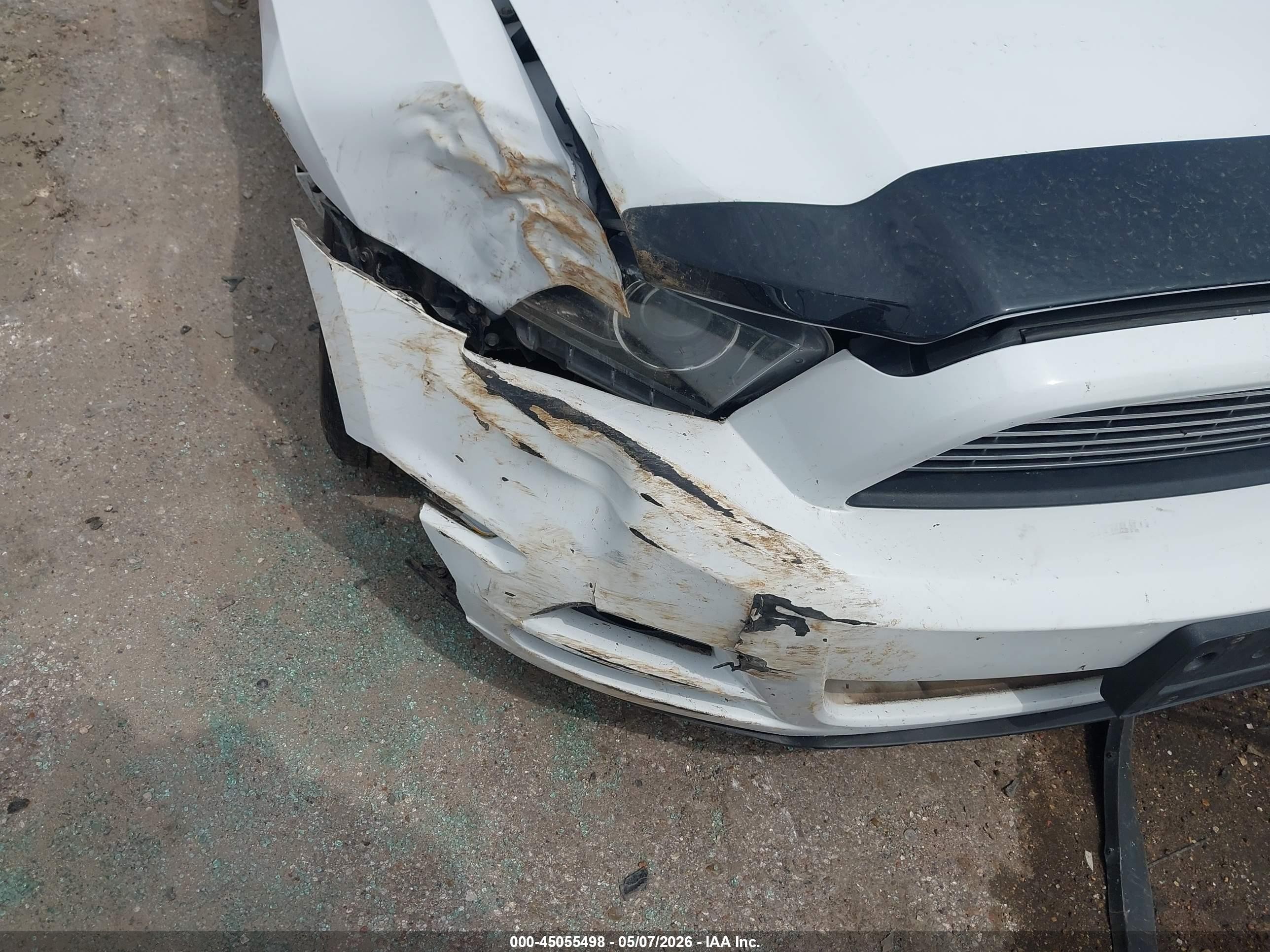 2014 Ford Mustang V6 Premium Белый vin: 1ZVBP8AM5E5263905