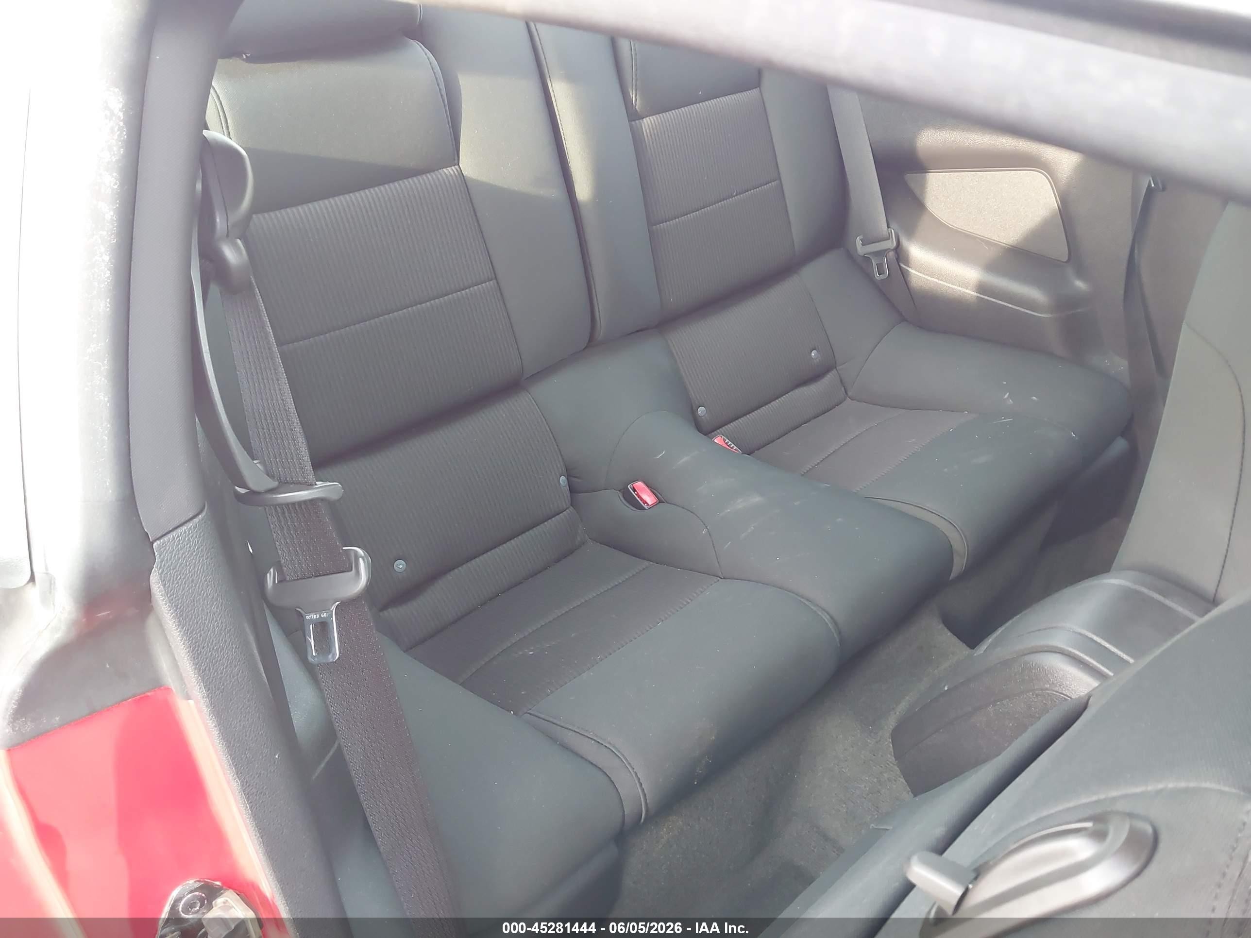 2014 Ford Mustang V6 Красный vin: 1ZVBP8AM5E5301553