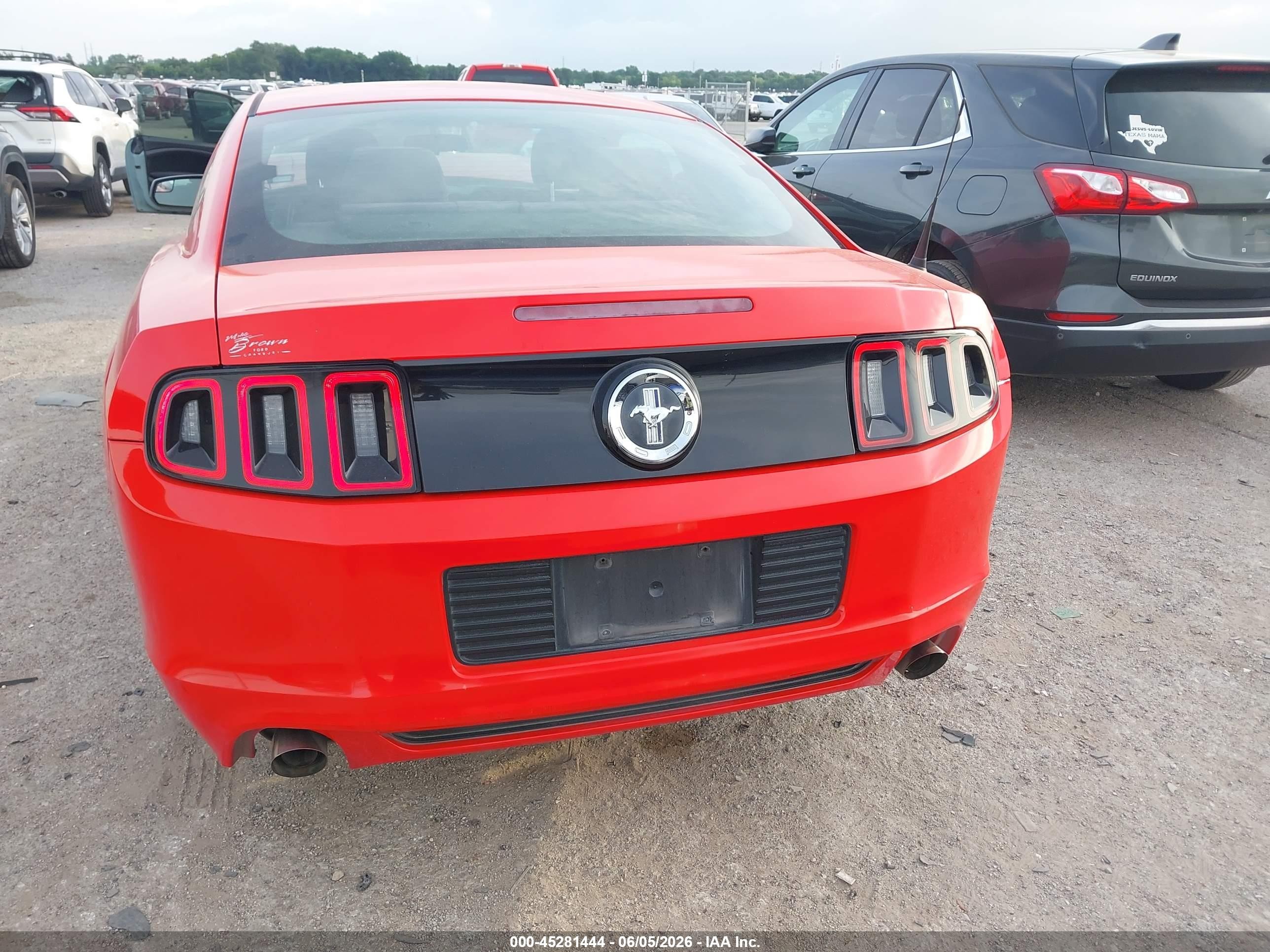 2014 Ford Mustang V6 Красный vin: 1ZVBP8AM5E5301553
