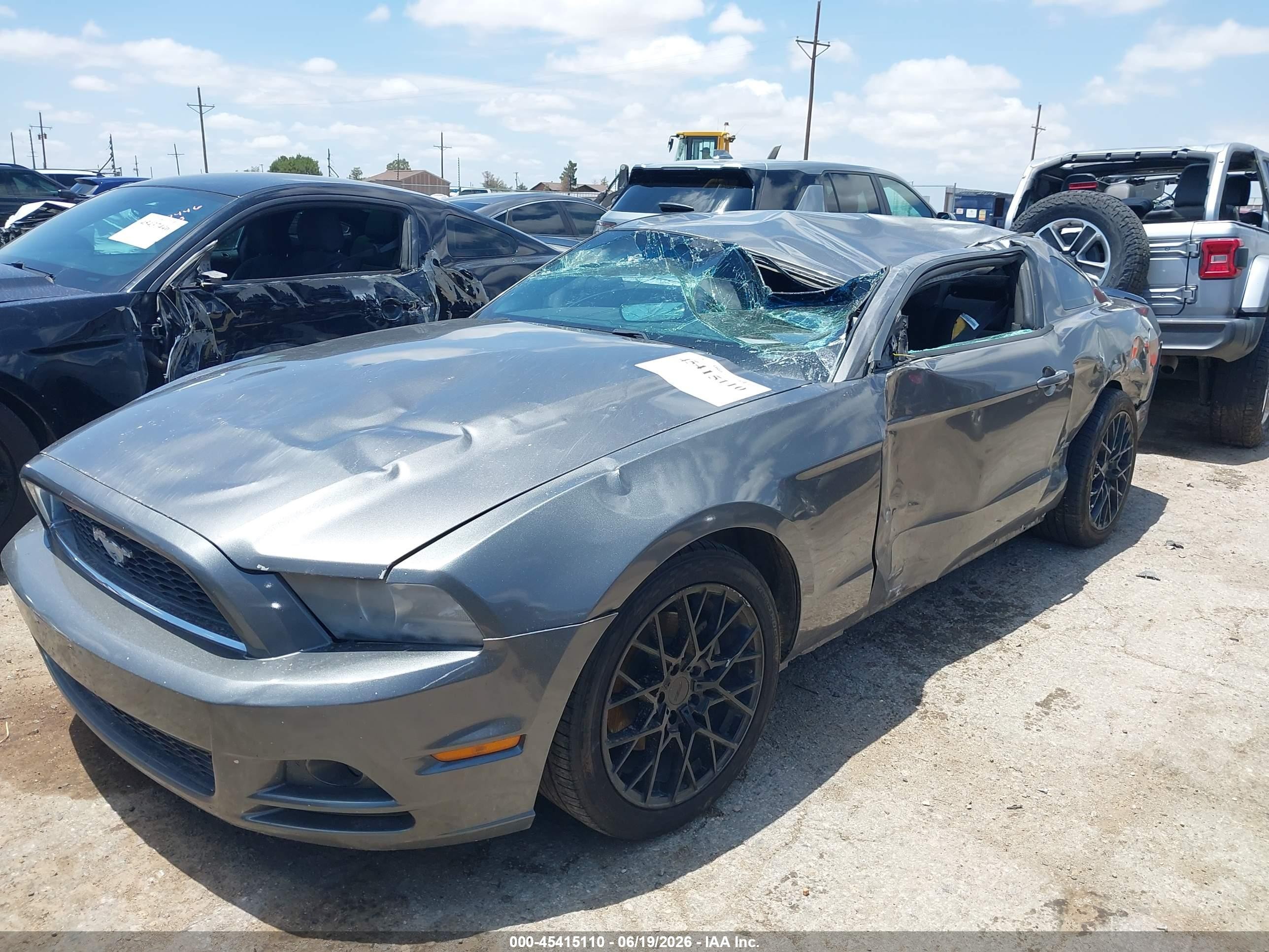 2014 Ford Mustang   Gray vin: 1ZVBP8AM5E5302895