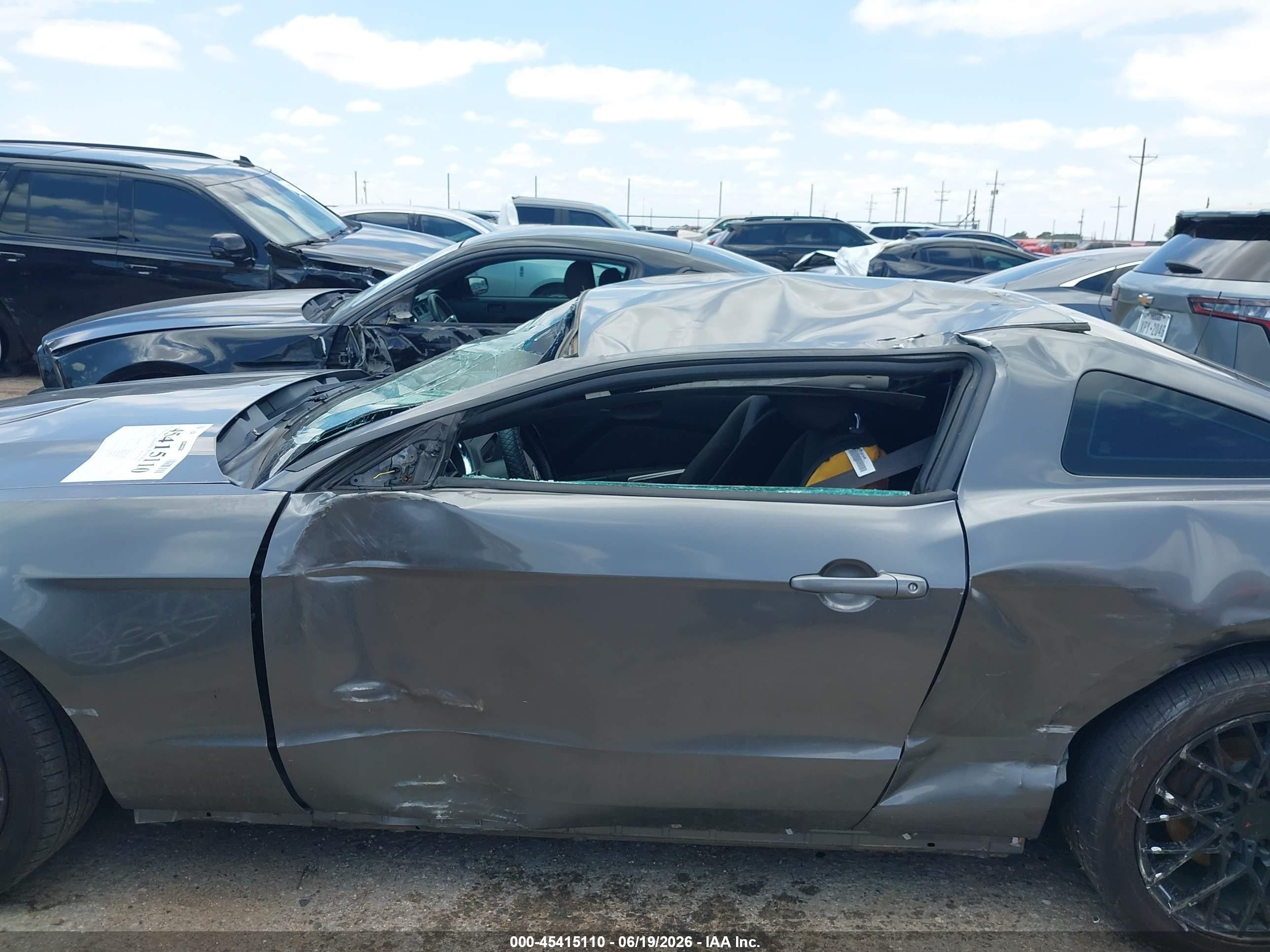 2014 Ford Mustang   Gray vin: 1ZVBP8AM5E5302895