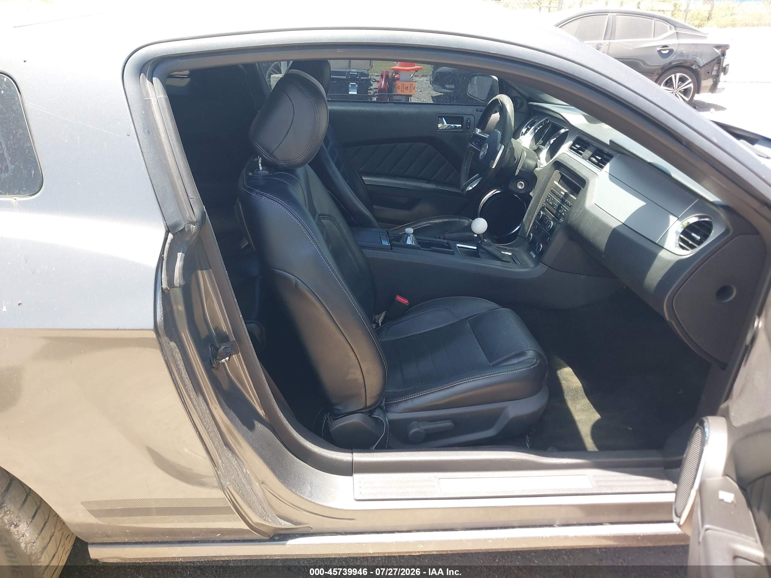2014 Ford Mustang V6 Premium Gray vin: 1ZVBP8AM5E5319101
