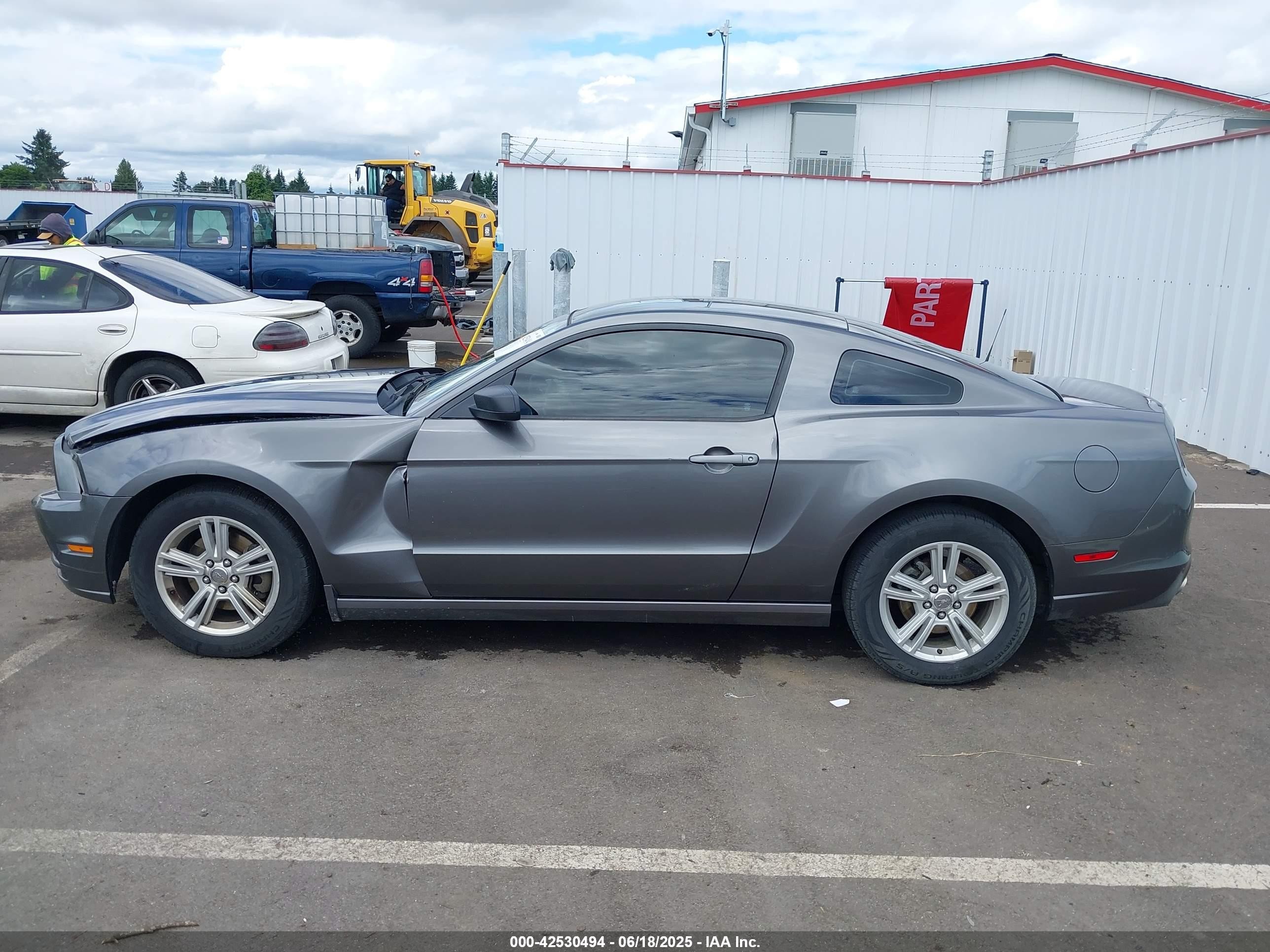 2014 Ford Mustang V6 Gray vin: 1ZVBP8AM5E5328302