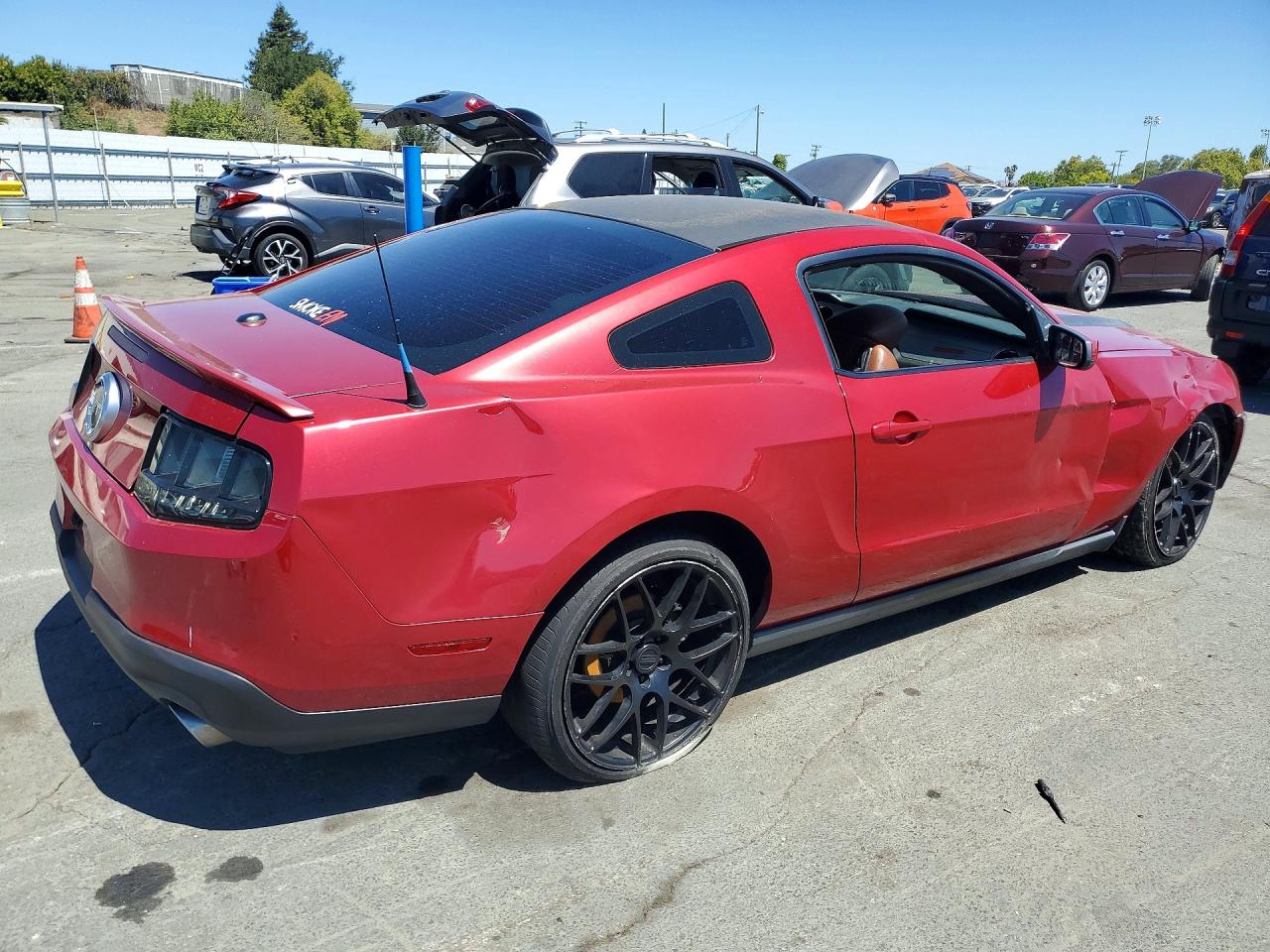 2011 Ford Mustang Red vin: 1ZVBP8AM6B5157734