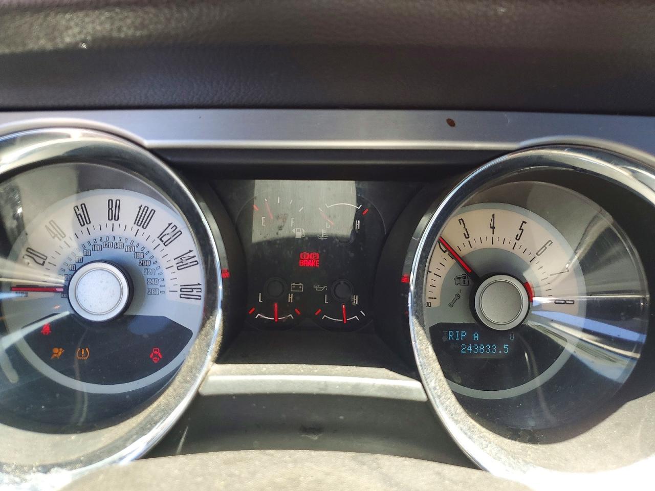 2011 Ford Mustang Red vin: 1ZVBP8AM6B5157734