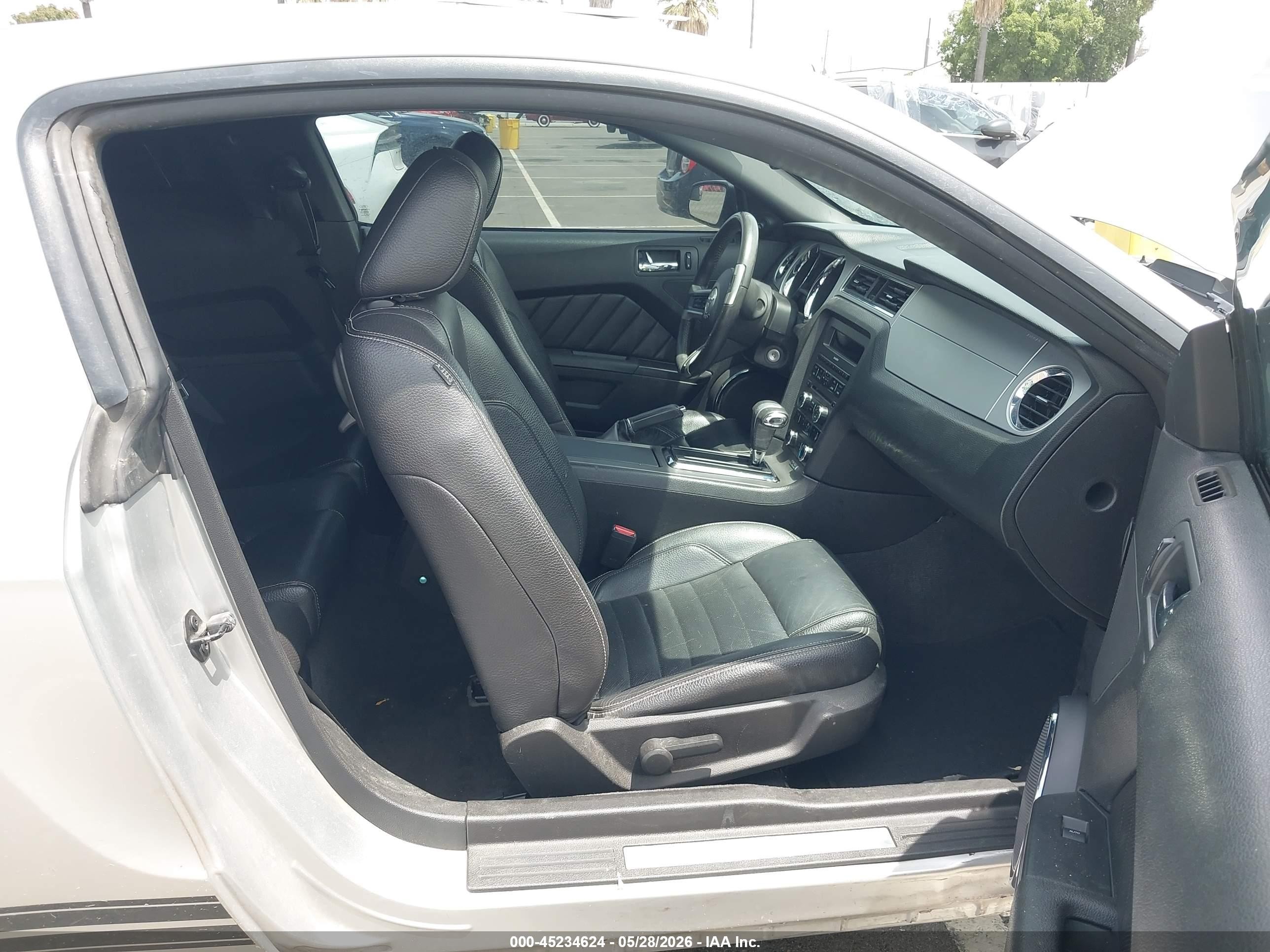 2011 Ford Mustang V6 Premium Silver vin: 1ZVBP8AM6B5159015