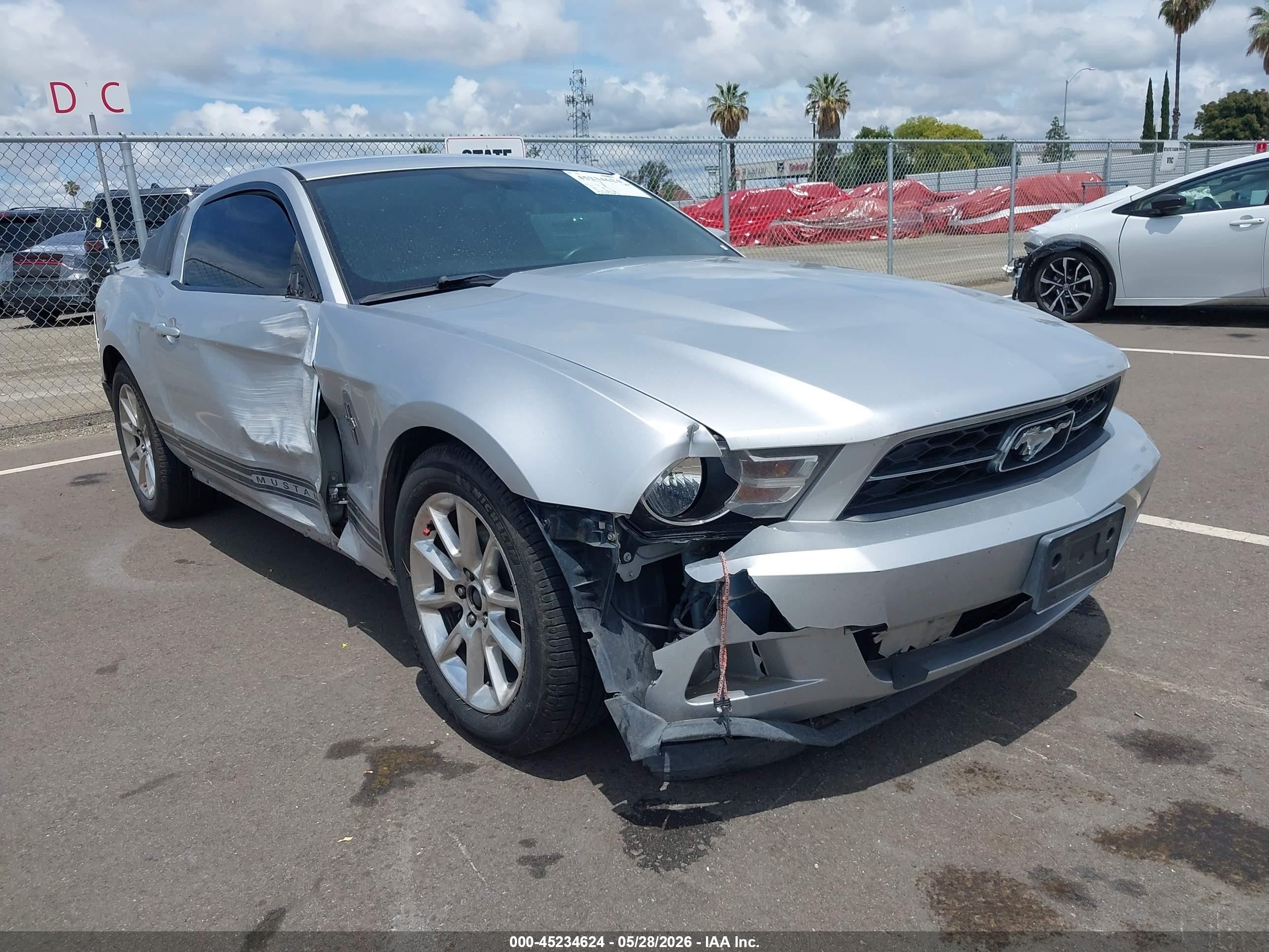 2011 Ford Mustang V6 Premium Silver vin: 1ZVBP8AM6B5159015