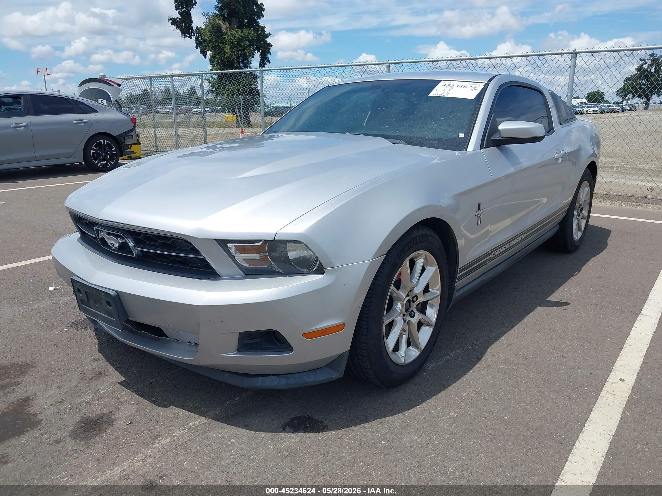2011 Ford Mustang V6 Premium Silver vin: 1ZVBP8AM6B5159015