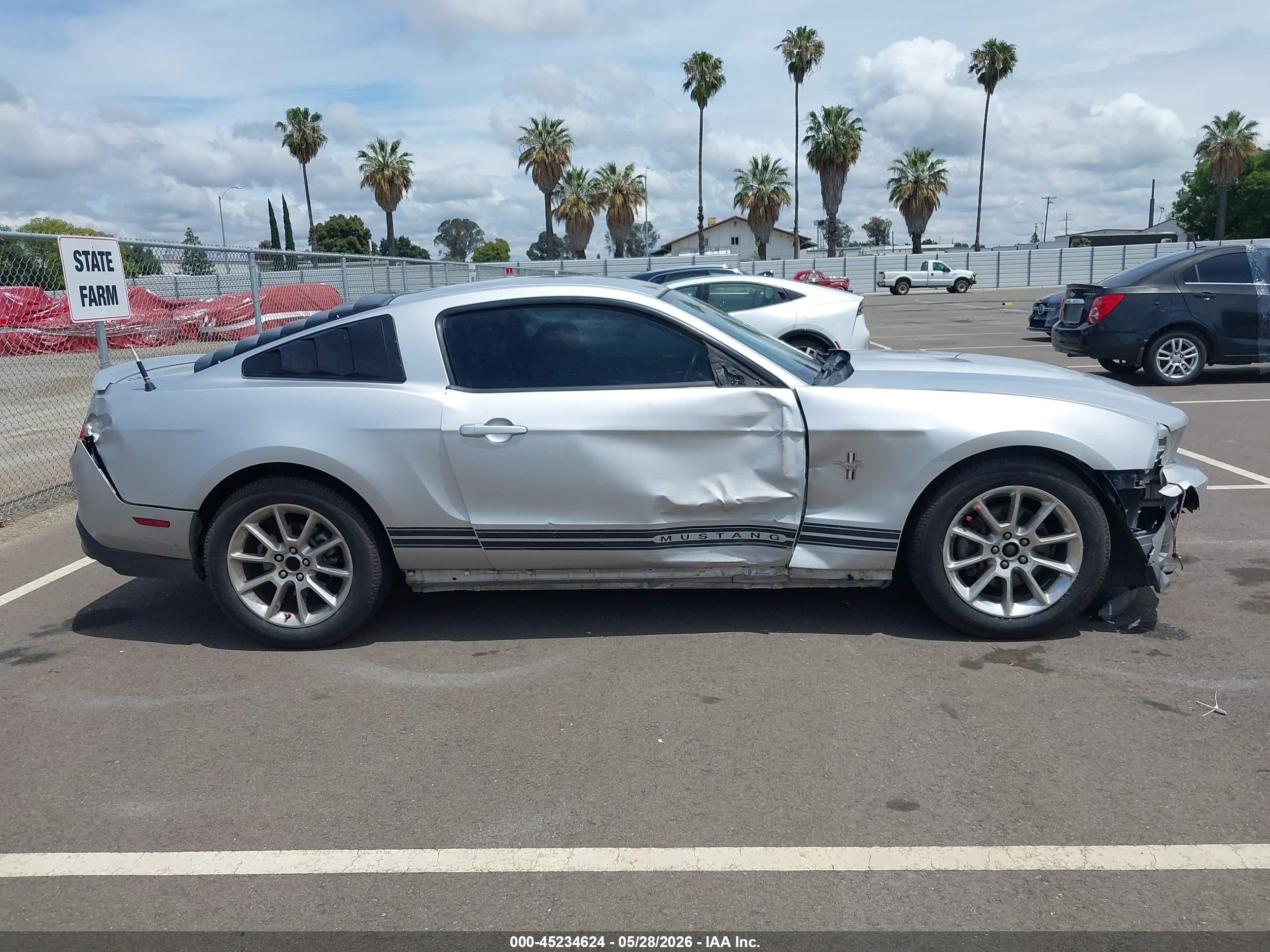 2011 Ford Mustang V6 Premium Silver vin: 1ZVBP8AM6B5159015