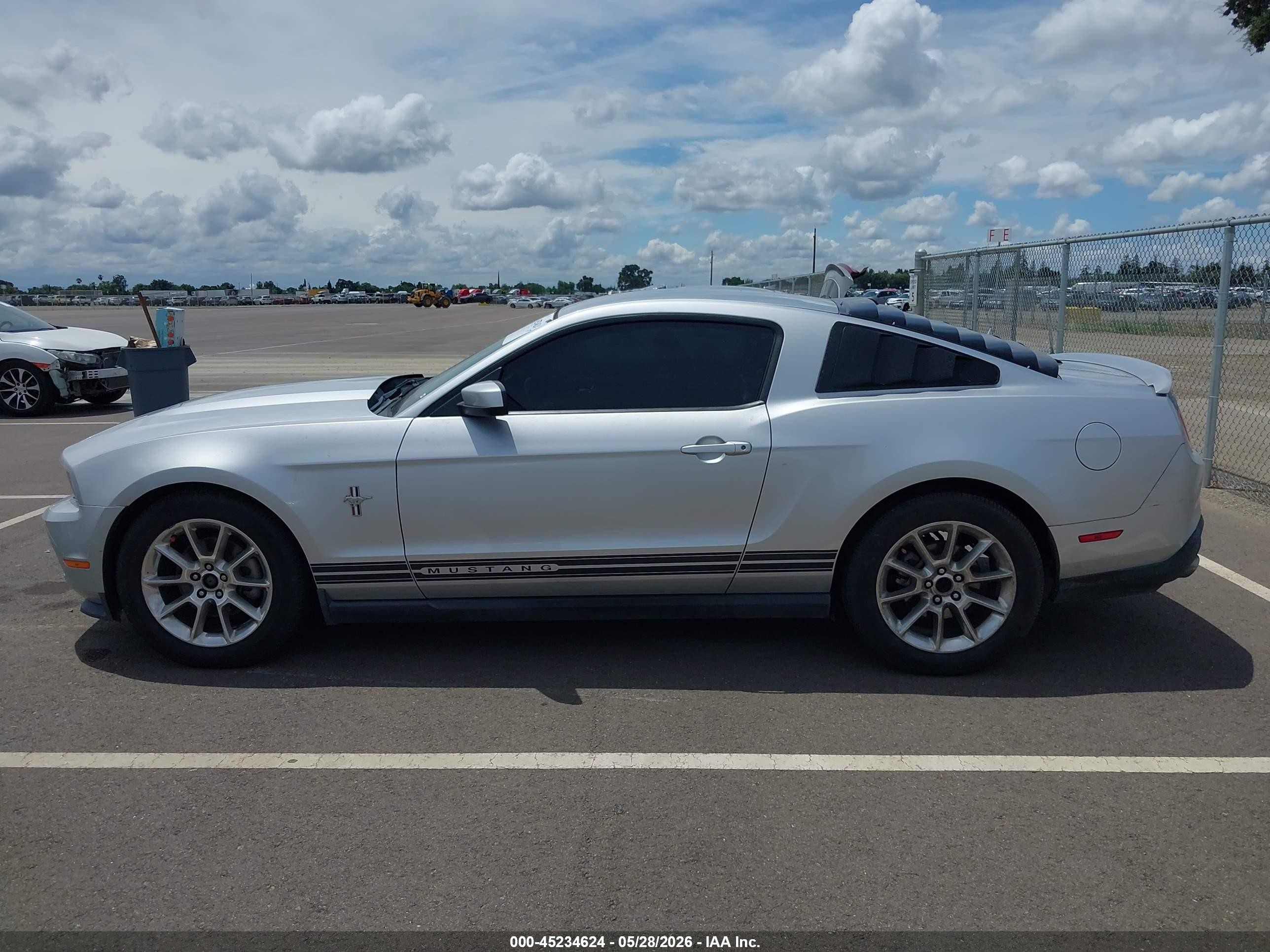 2011 Ford Mustang V6 Premium Silver vin: 1ZVBP8AM6B5159015