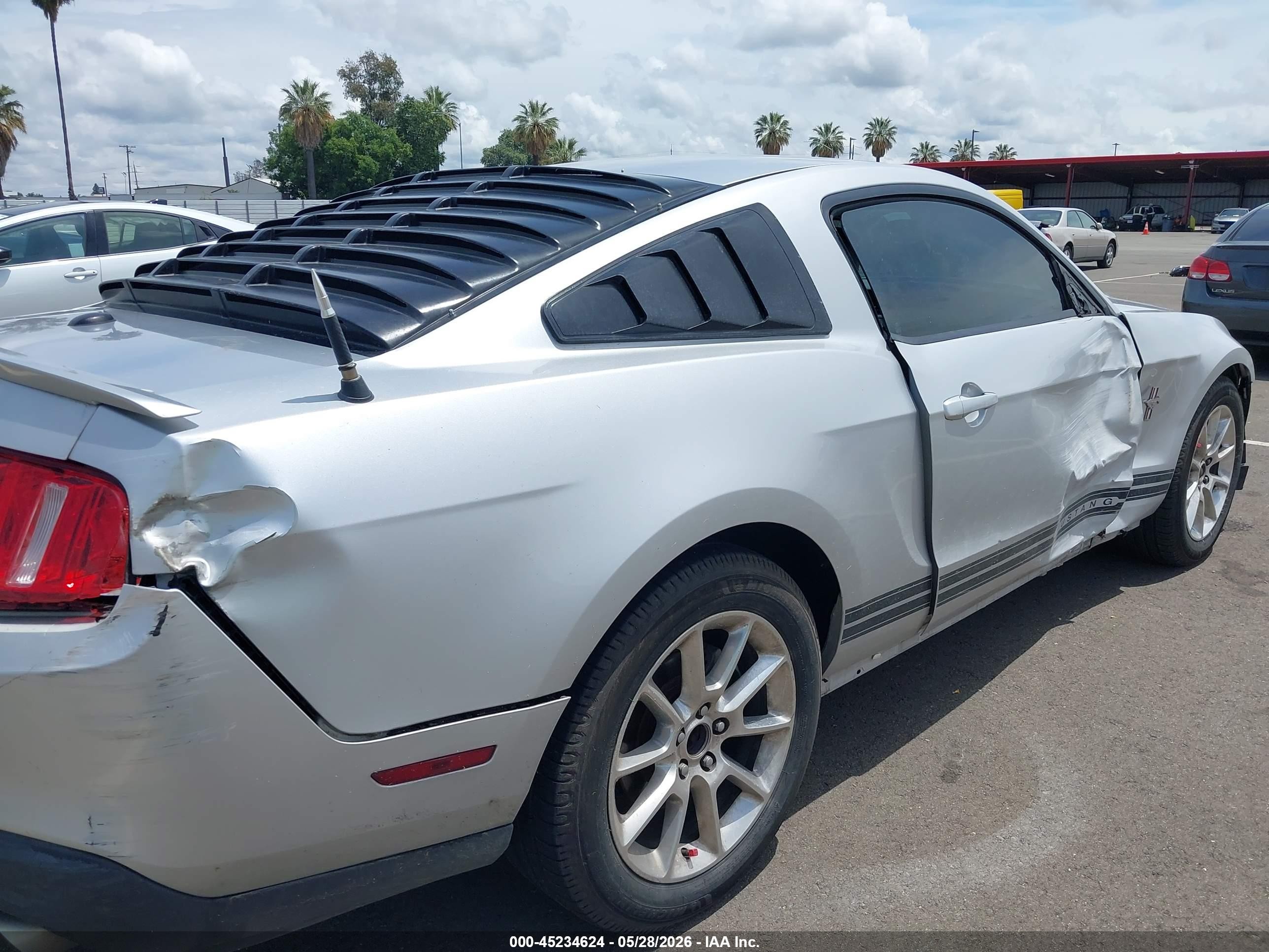 2011 Ford Mustang V6 Premium Silver vin: 1ZVBP8AM6B5159015