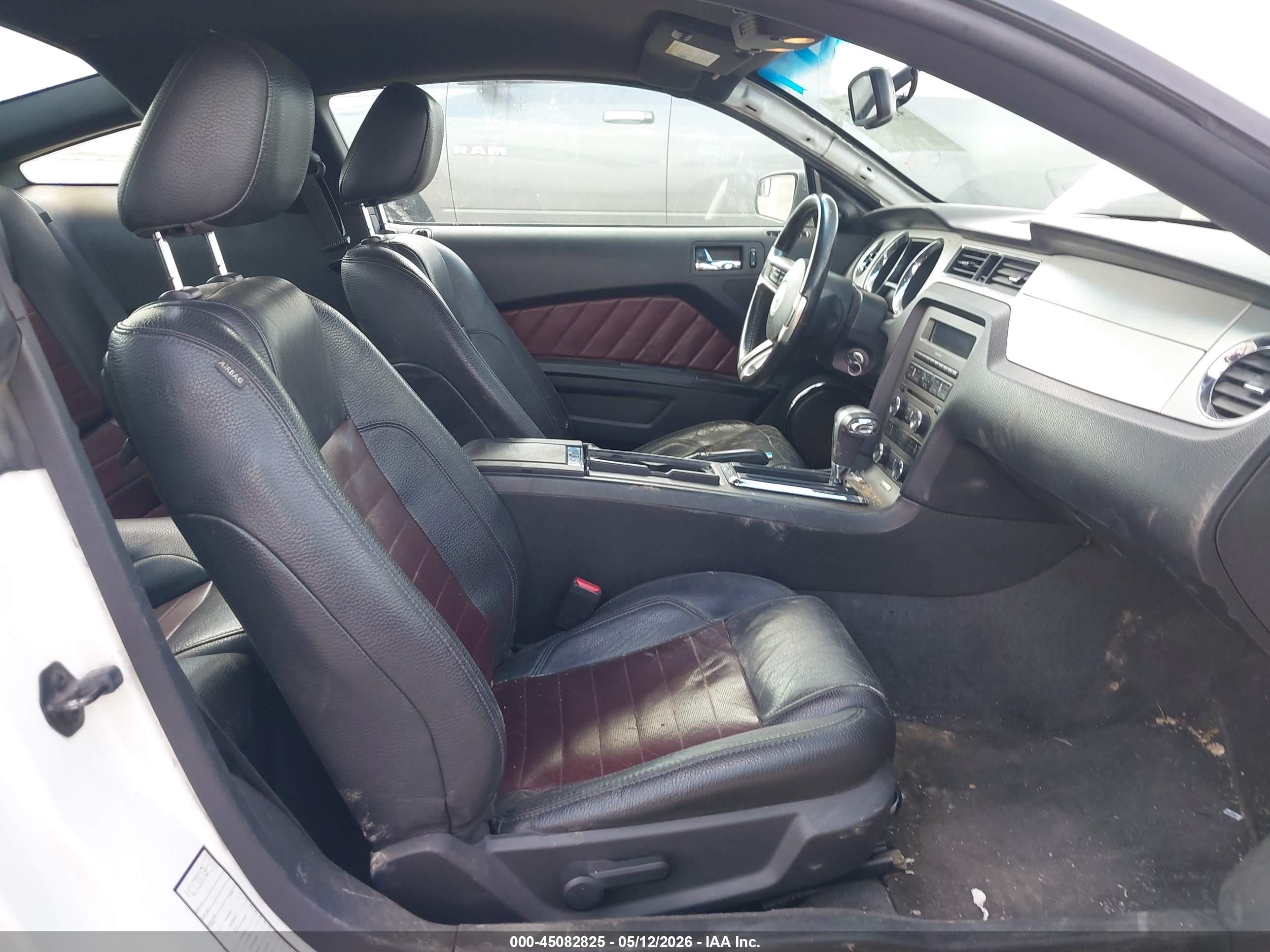 2012 Ford Mustang V6 Premium White vin: 1ZVBP8AM6C5205606