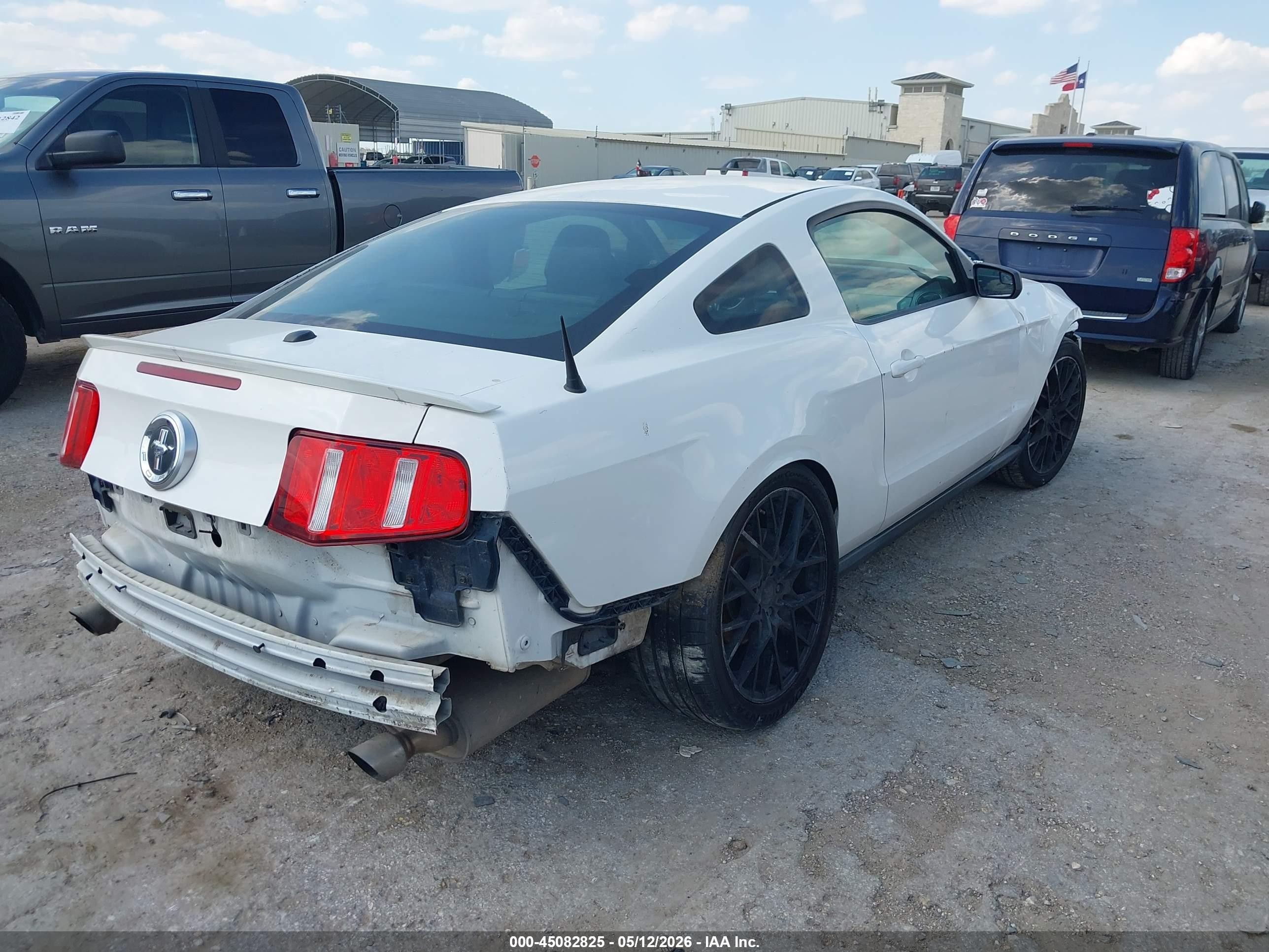 2012 Ford Mustang V6 Premium White vin: 1ZVBP8AM6C5205606