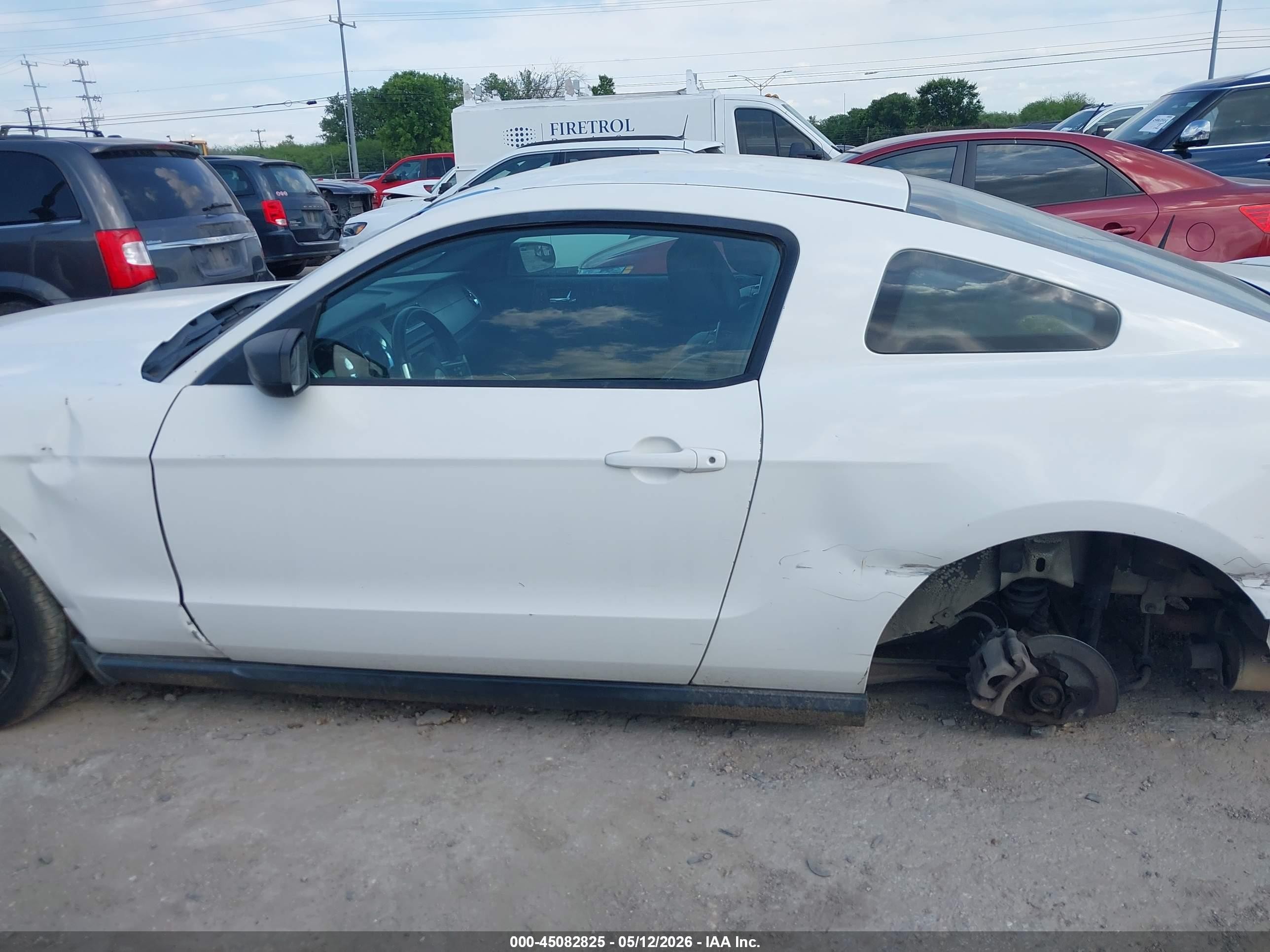 2012 Ford Mustang V6 Premium White vin: 1ZVBP8AM6C5205606