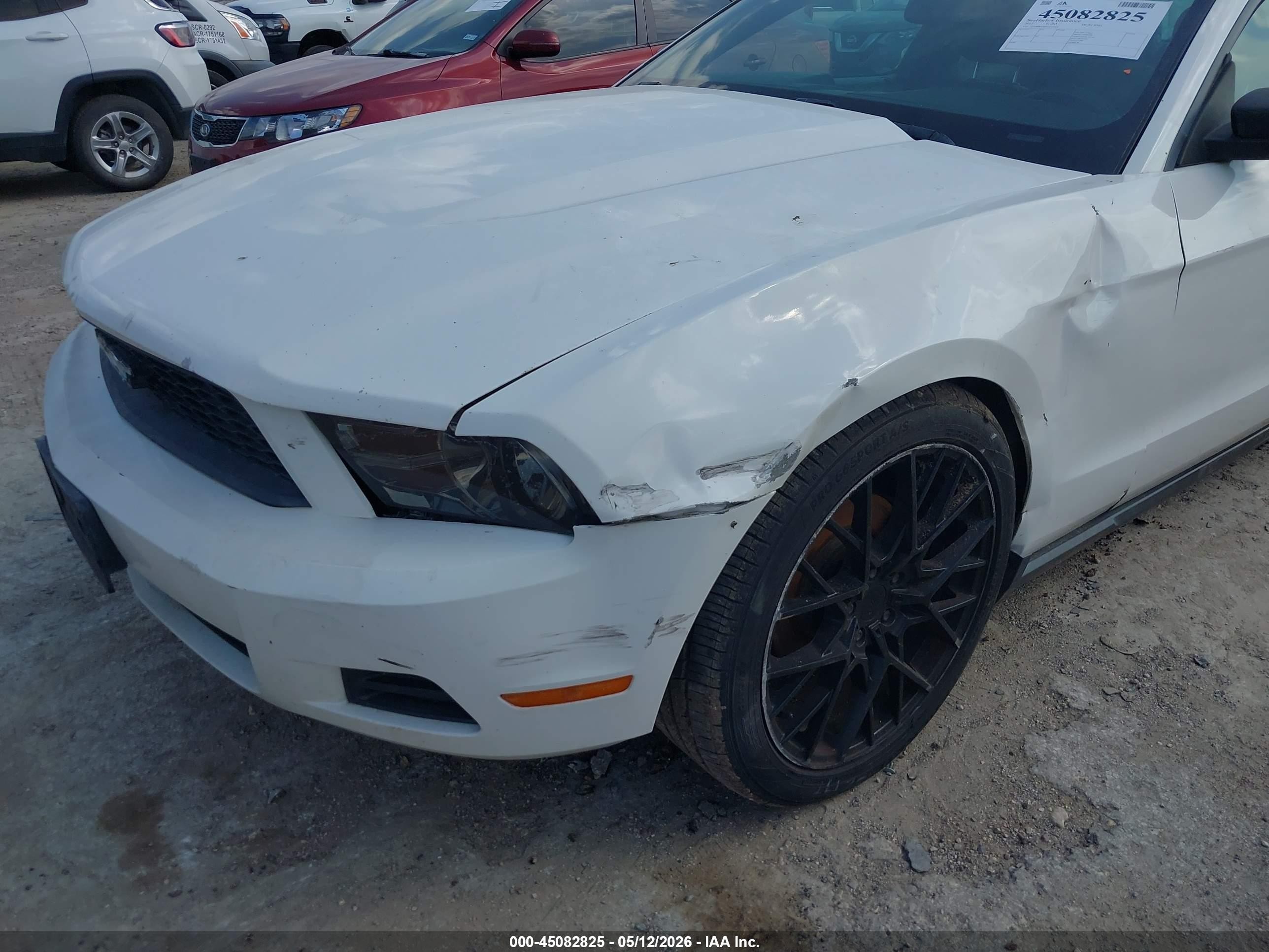 2012 Ford Mustang V6 Premium White vin: 1ZVBP8AM6C5205606