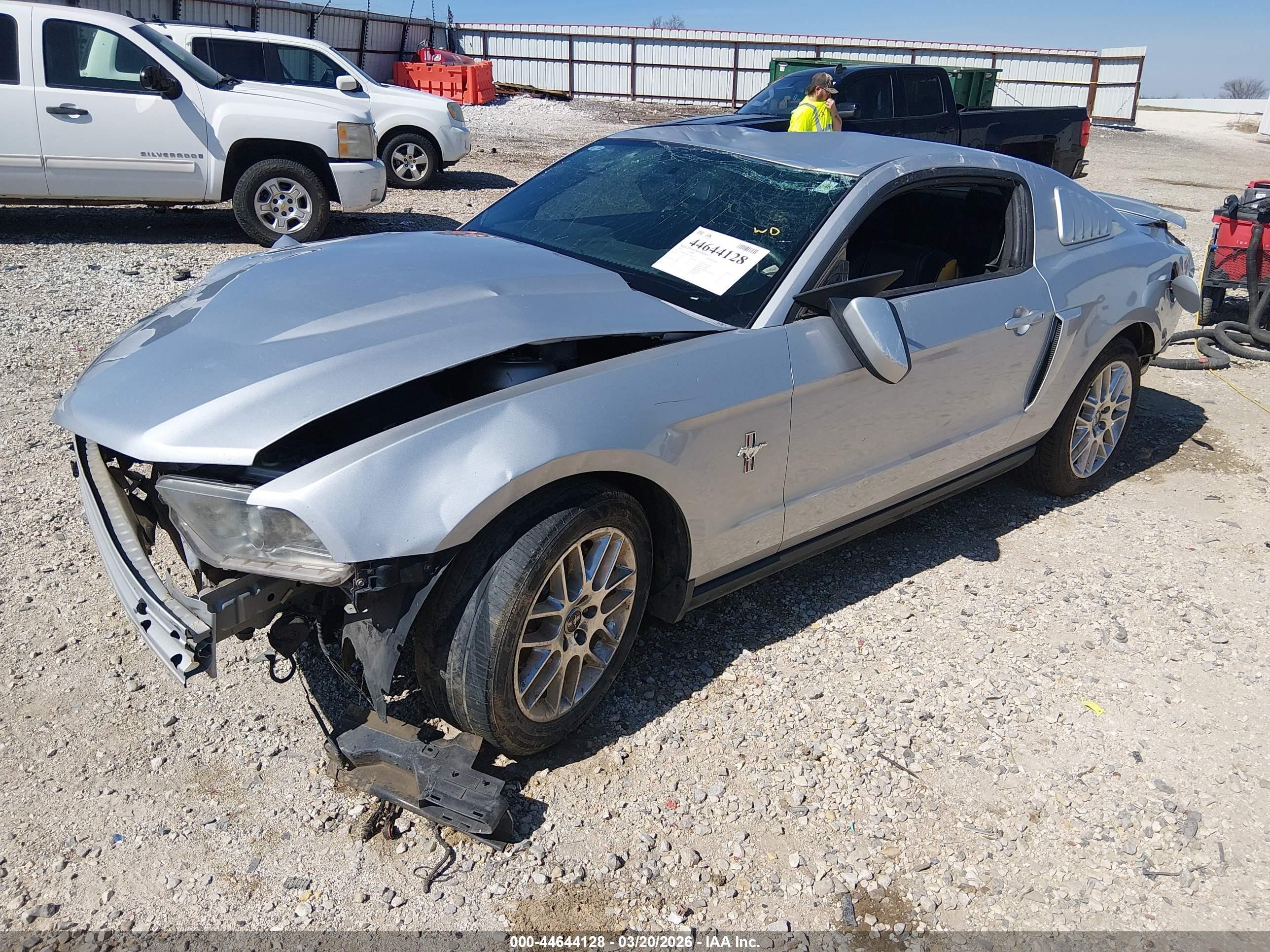 2012 Ford Mustang V6 Premium Серебряный vin: 1ZVBP8AM6C5230134