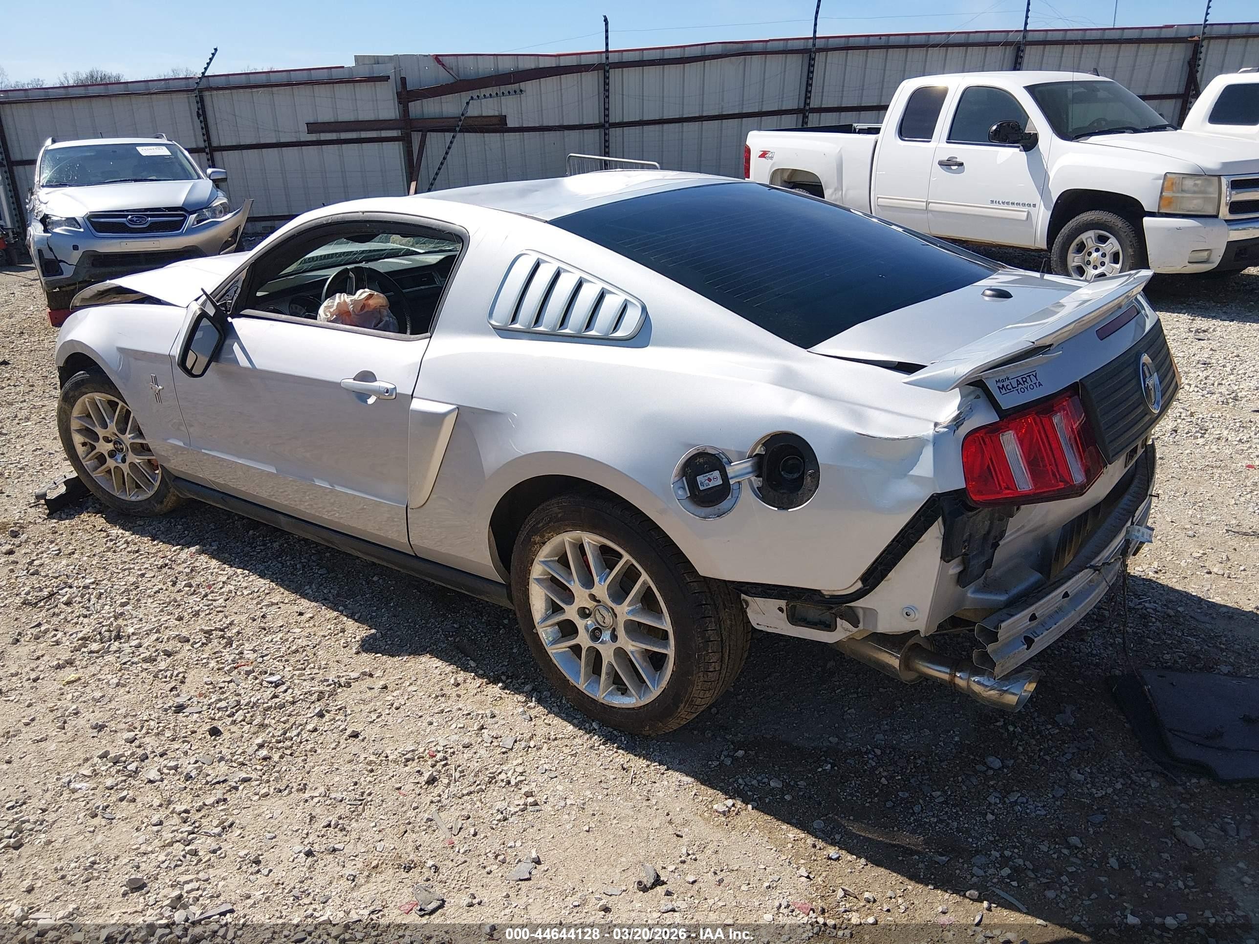 2012 Ford Mustang V6 Premium Серебряный vin: 1ZVBP8AM6C5230134
