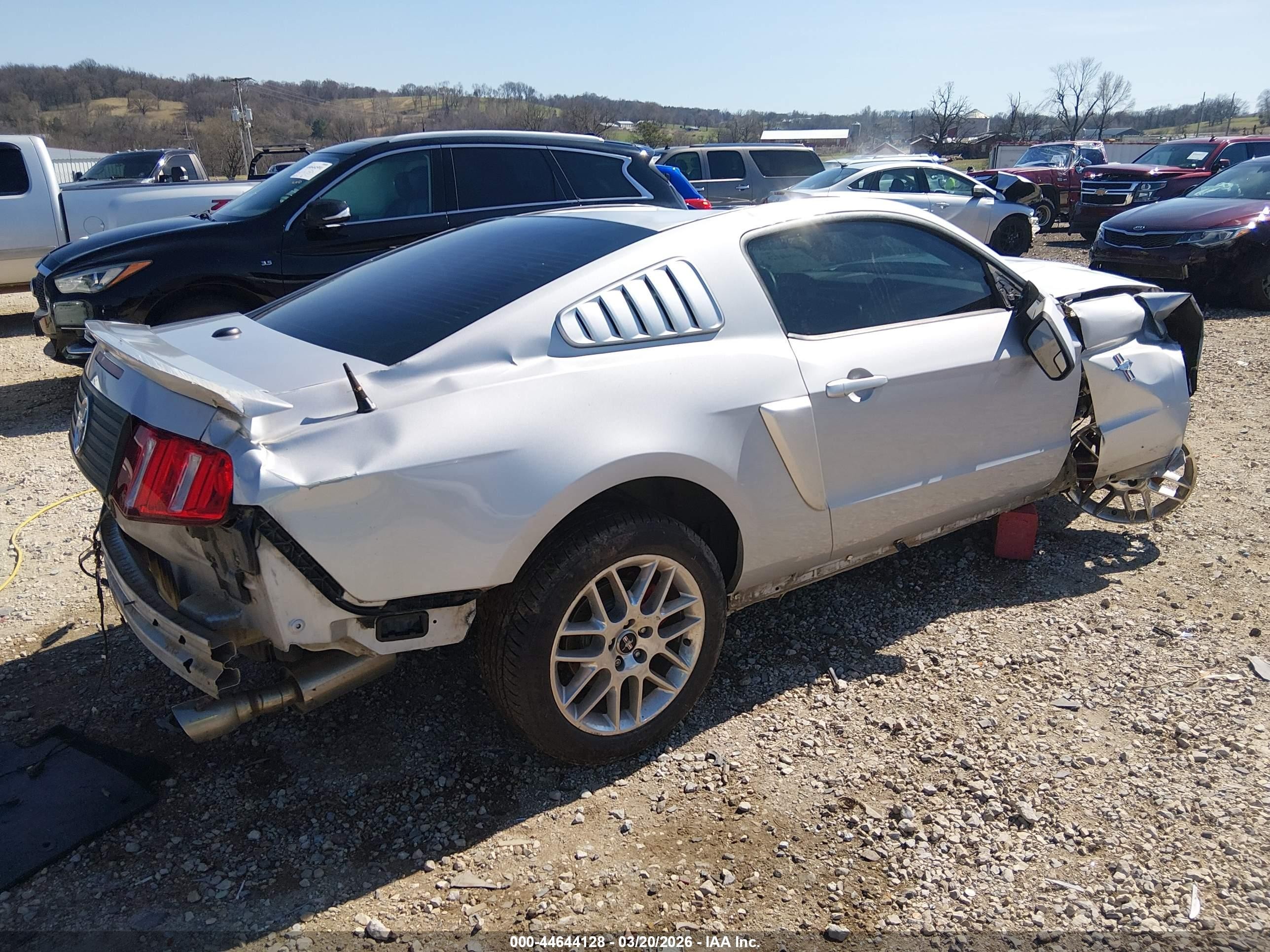 2012 Ford Mustang V6 Premium Серебряный vin: 1ZVBP8AM6C5230134