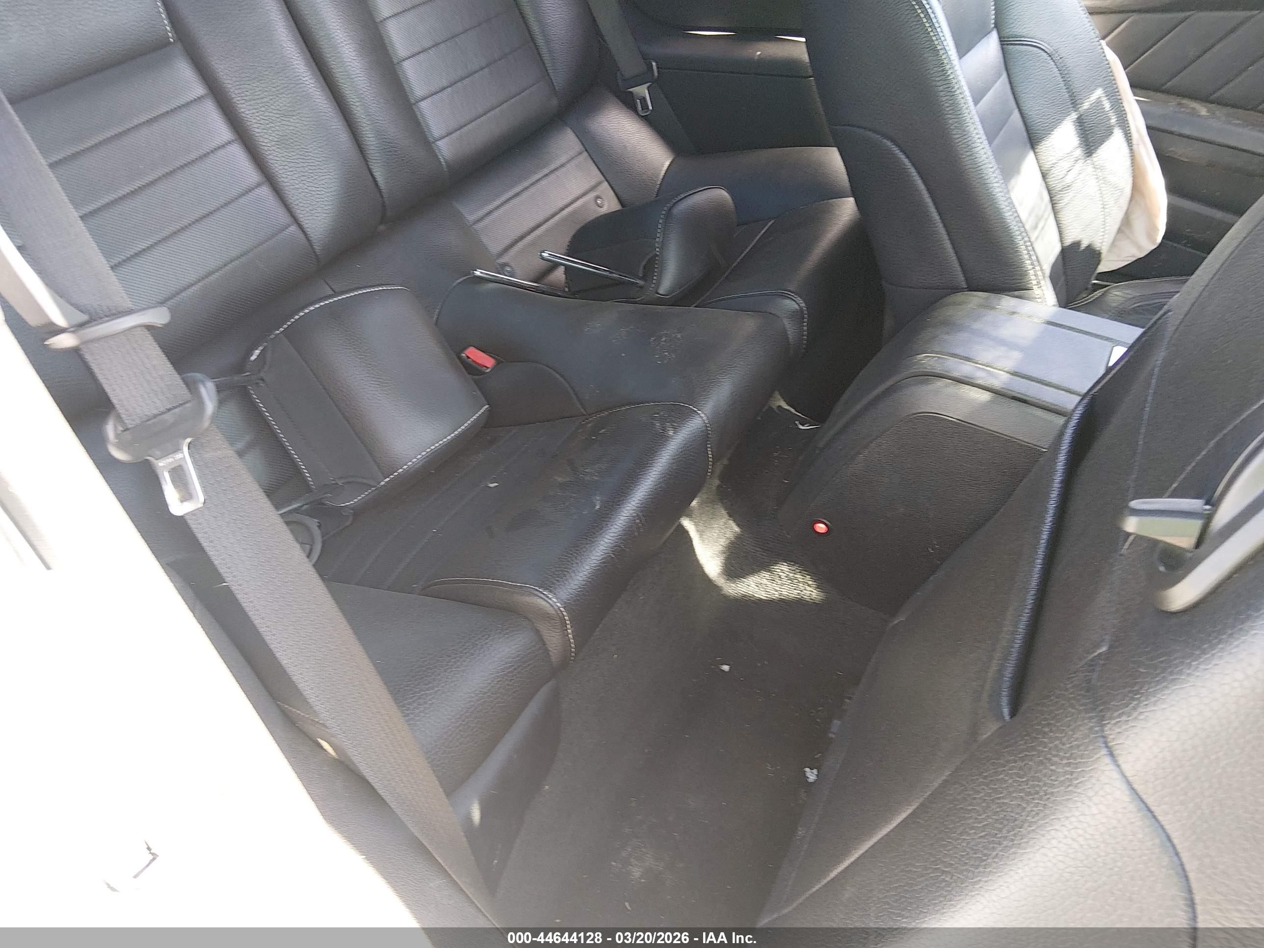 2012 Ford Mustang V6 Premium Серебряный vin: 1ZVBP8AM6C5230134