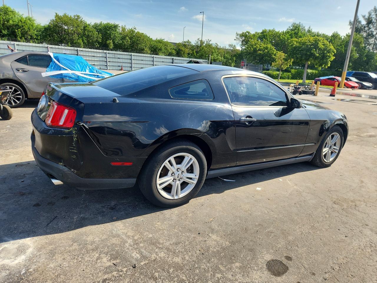2012 Ford Mustang Black vin: 1ZVBP8AM6C5253705
