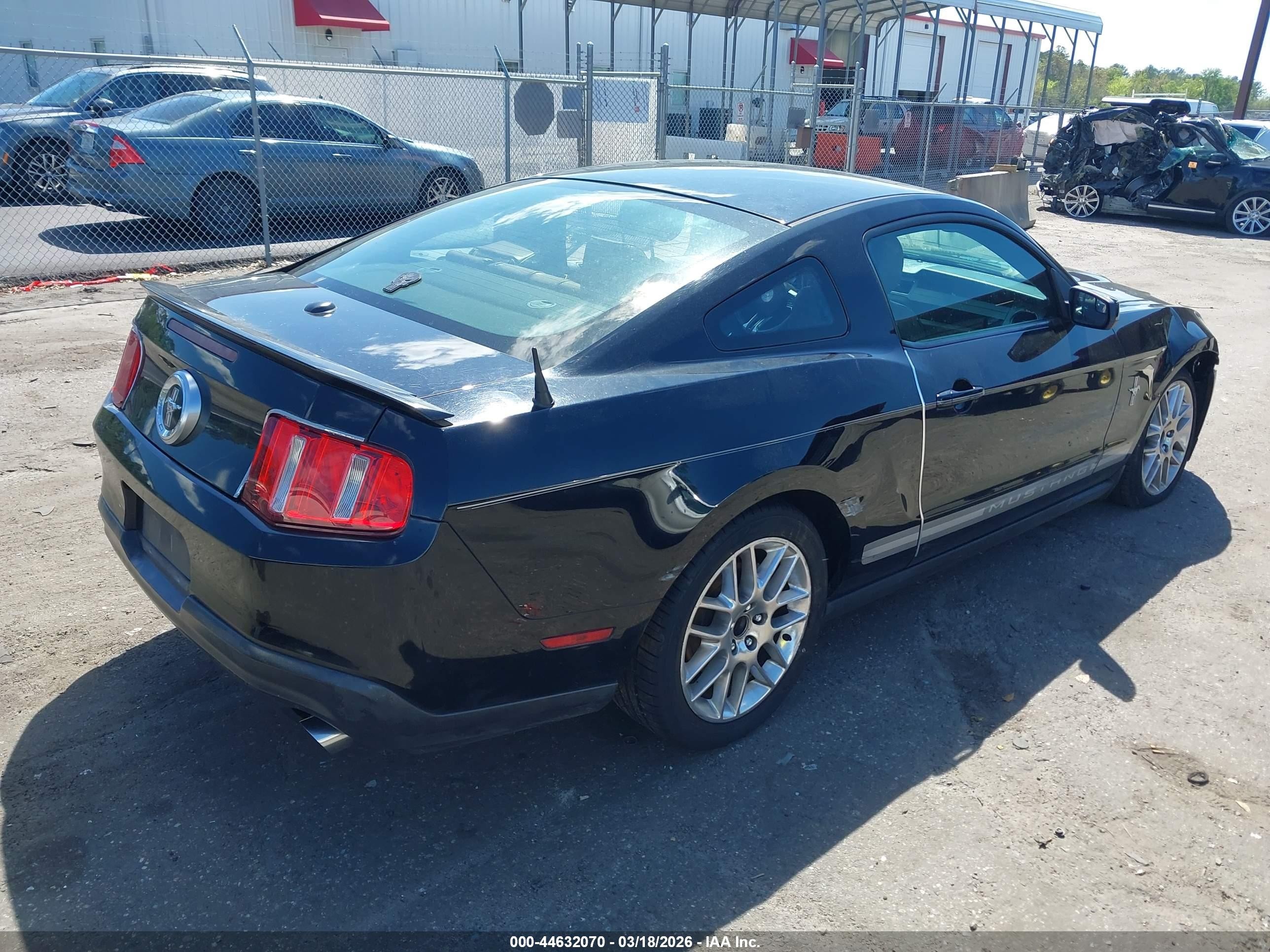 2012 Ford Mustang V6 Premium Черный vin: 1ZVBP8AM6C5274618