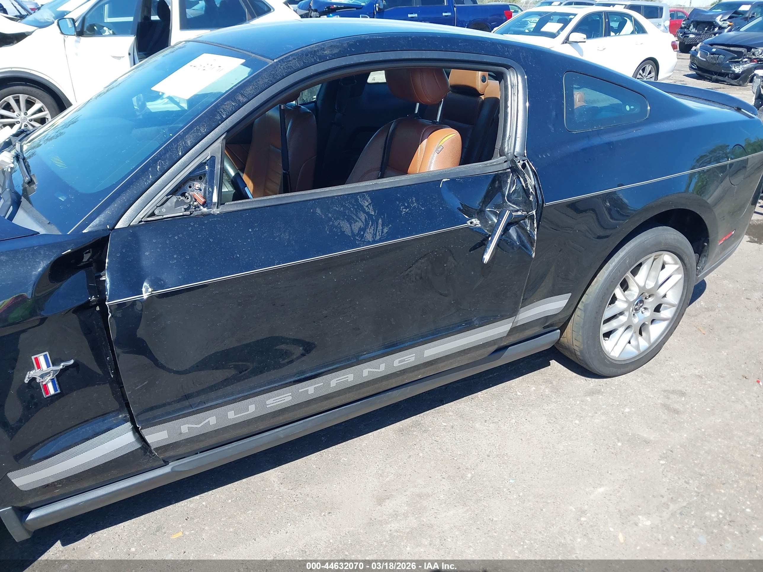 2012 Ford Mustang V6 Premium Черный vin: 1ZVBP8AM6C5274618