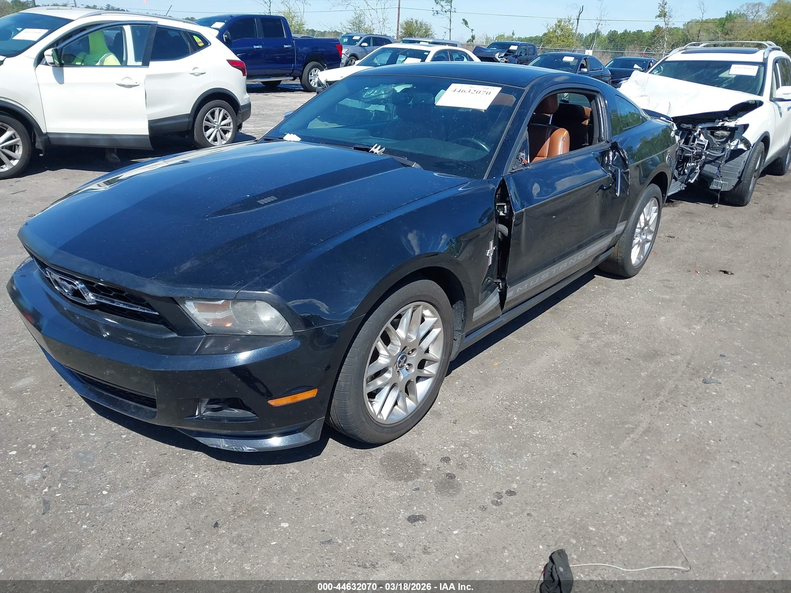 2012 Ford Mustang V6 Premium Черный vin: 1ZVBP8AM6C5274618