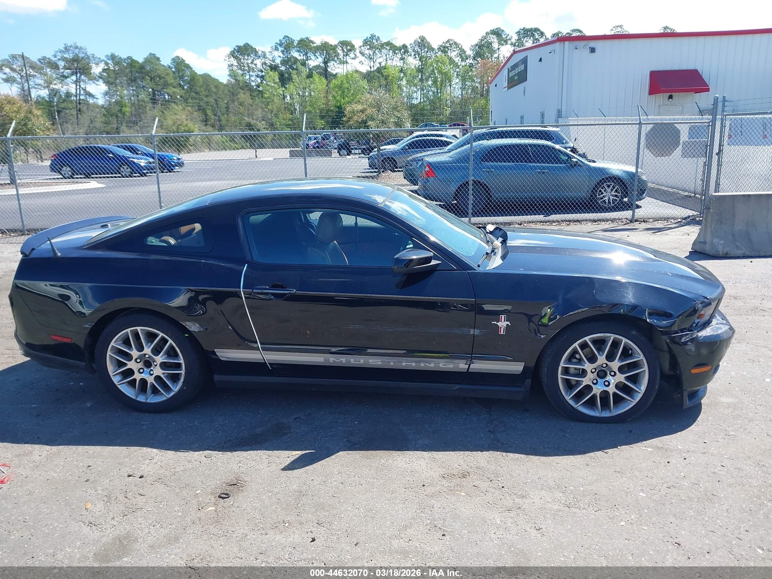 2012 Ford Mustang V6 Premium Черный vin: 1ZVBP8AM6C5274618