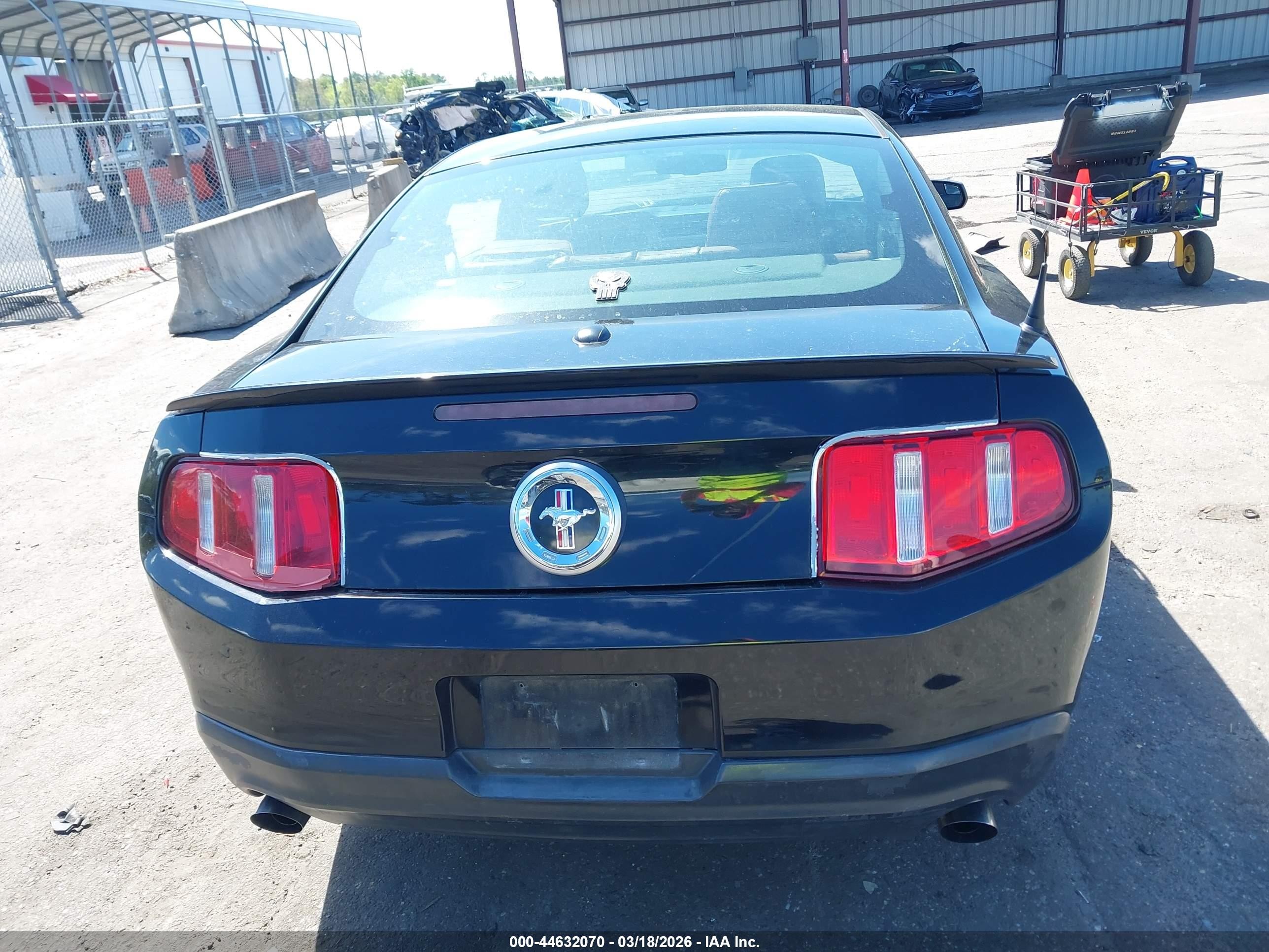 2012 Ford Mustang V6 Premium Черный vin: 1ZVBP8AM6C5274618