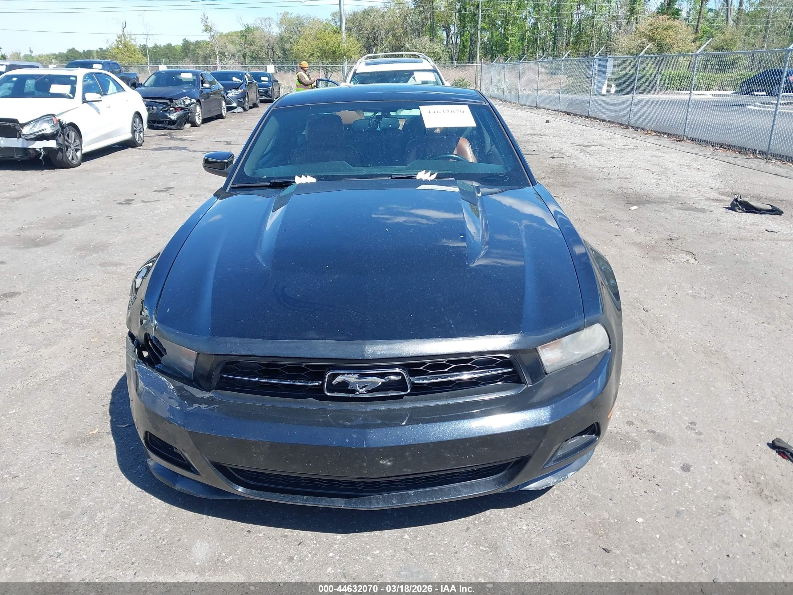 2012 Ford Mustang V6 Premium Черный vin: 1ZVBP8AM6C5274618