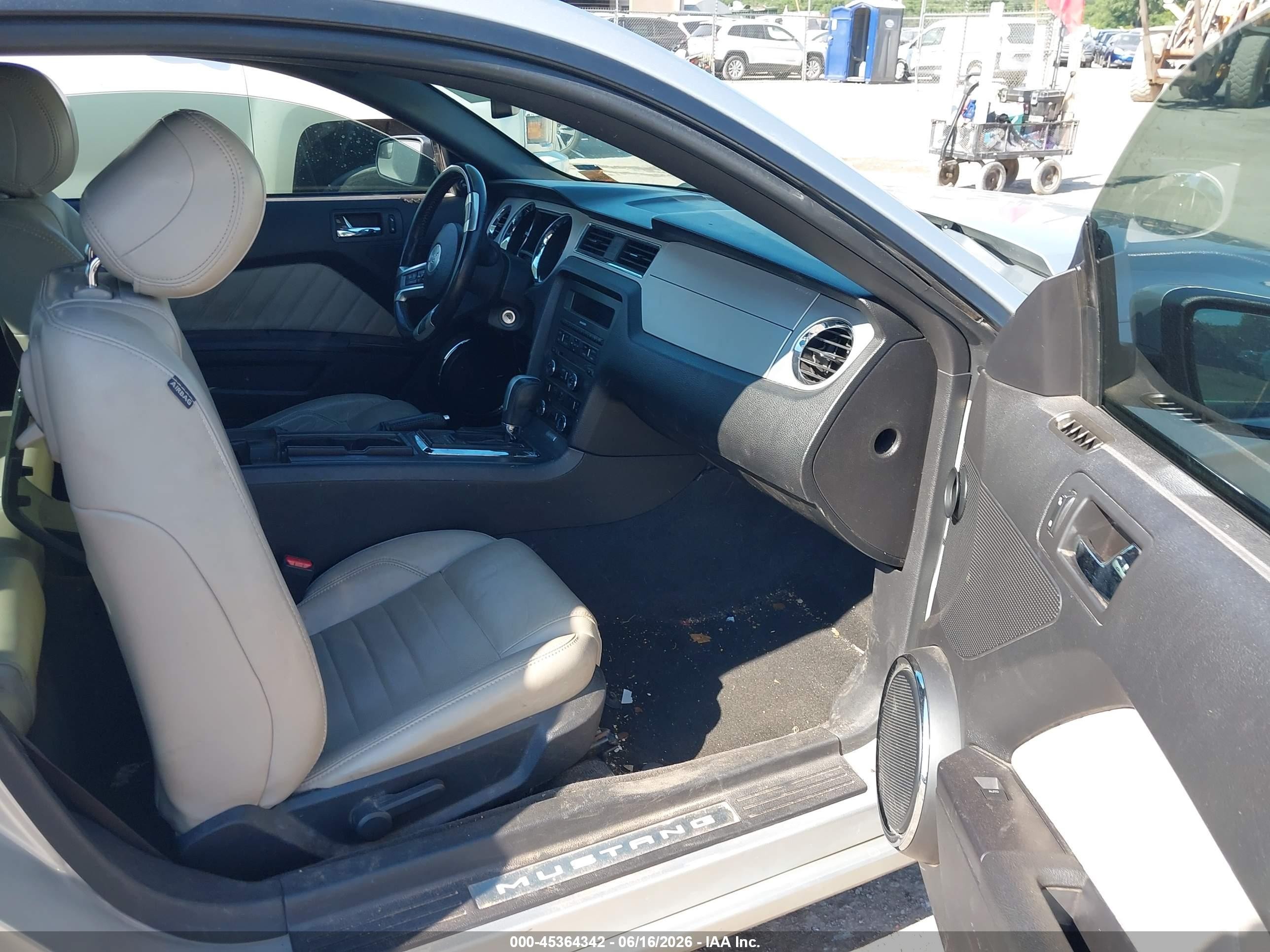 2013 Ford Mustang V6 Premium Silver vin: 1ZVBP8AM6D5239675