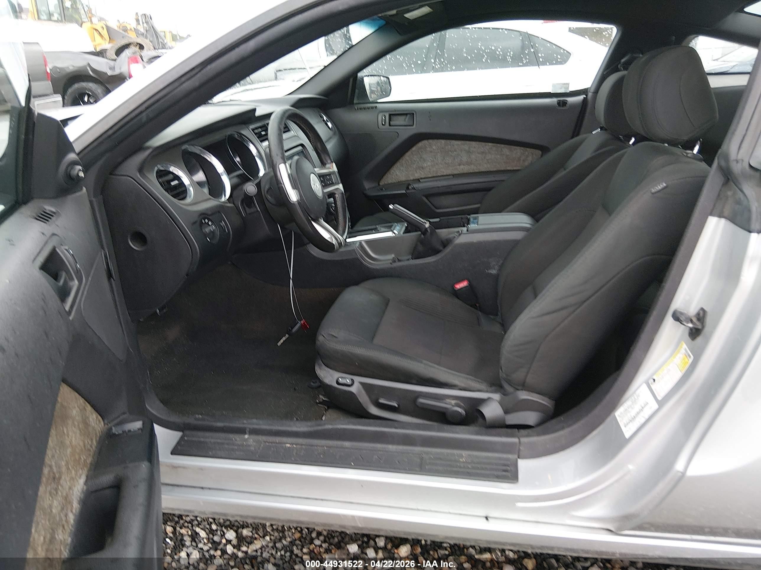2013 Ford Mustang V6 Silver vin: 1ZVBP8AM6D5277584