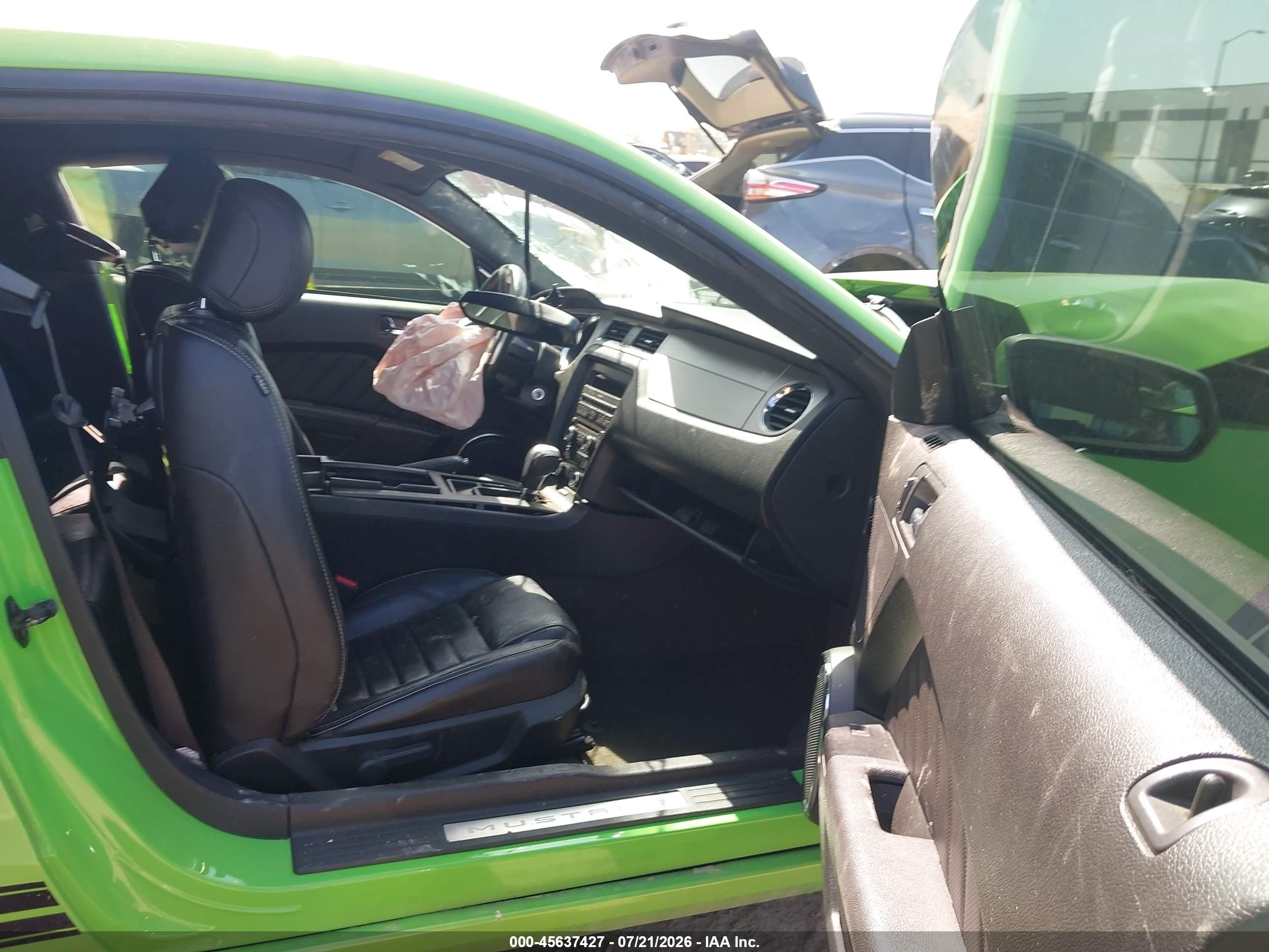 2014 Ford Mustang V6 Premium Green vin: 1ZVBP8AM6E5201574