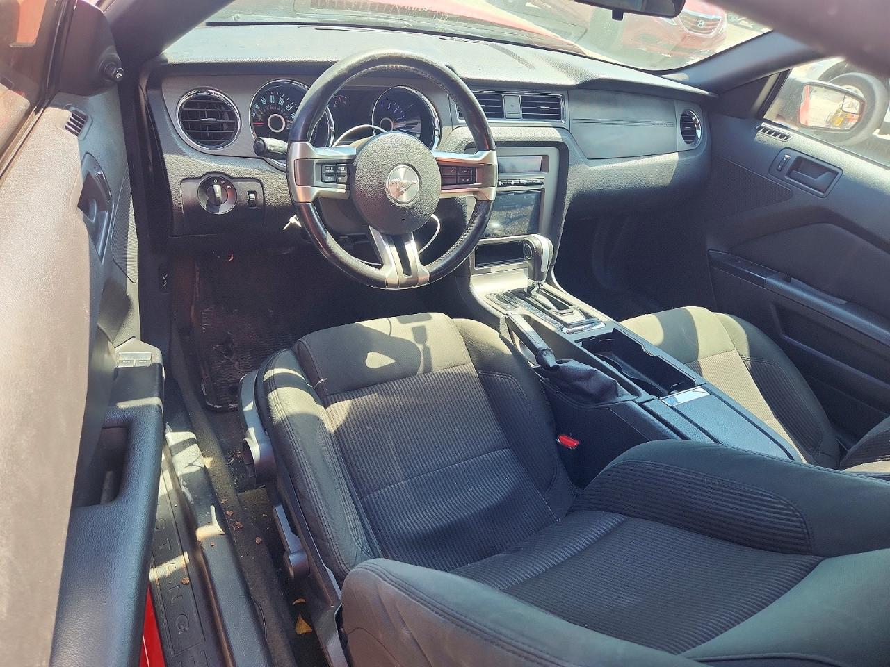 2014 Ford Mustang Red vin: 1ZVBP8AM6E5237863