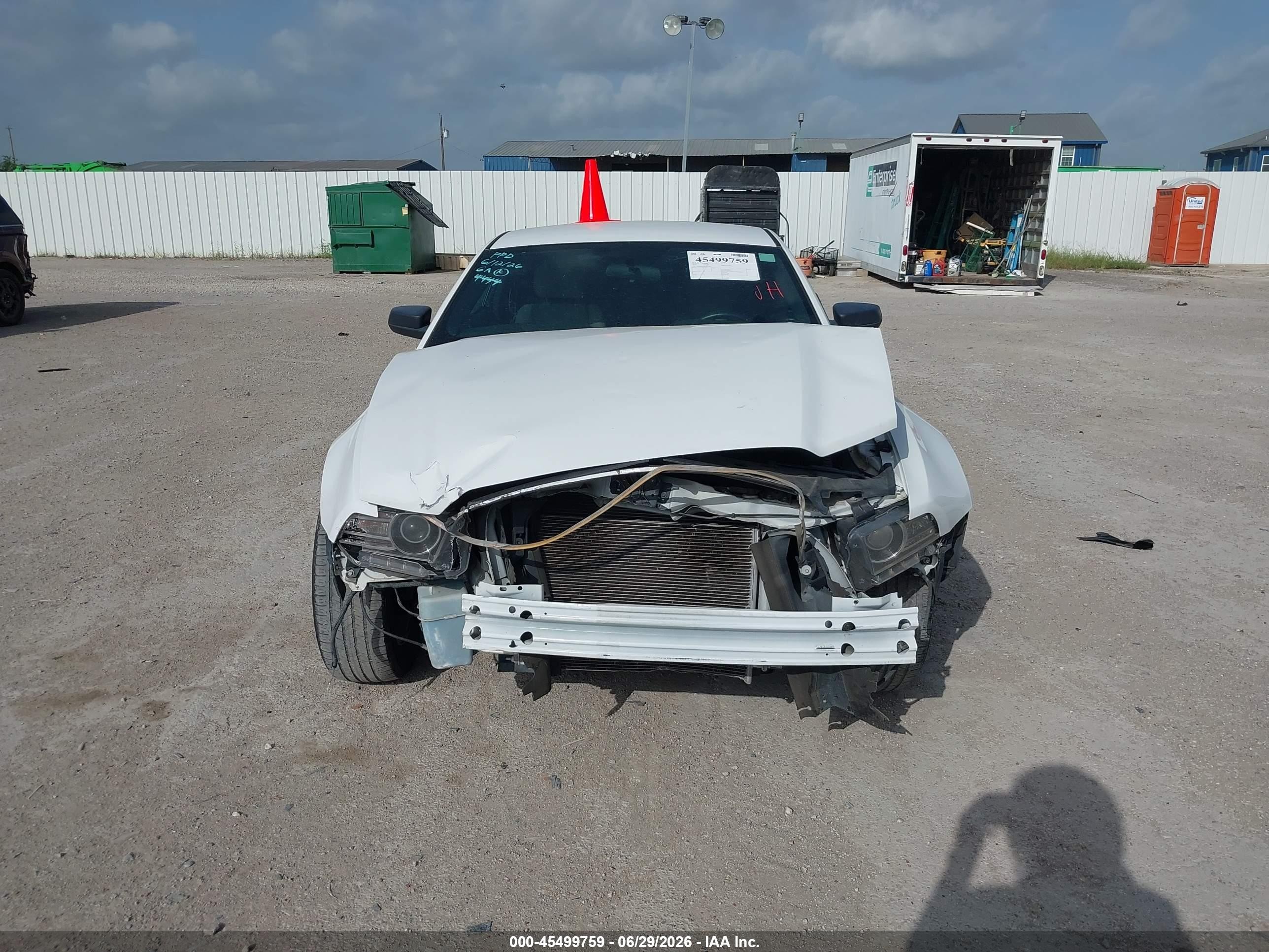 2014 Ford Mustang V6/v6 Premium White vin: 1ZVBP8AM6E5274444