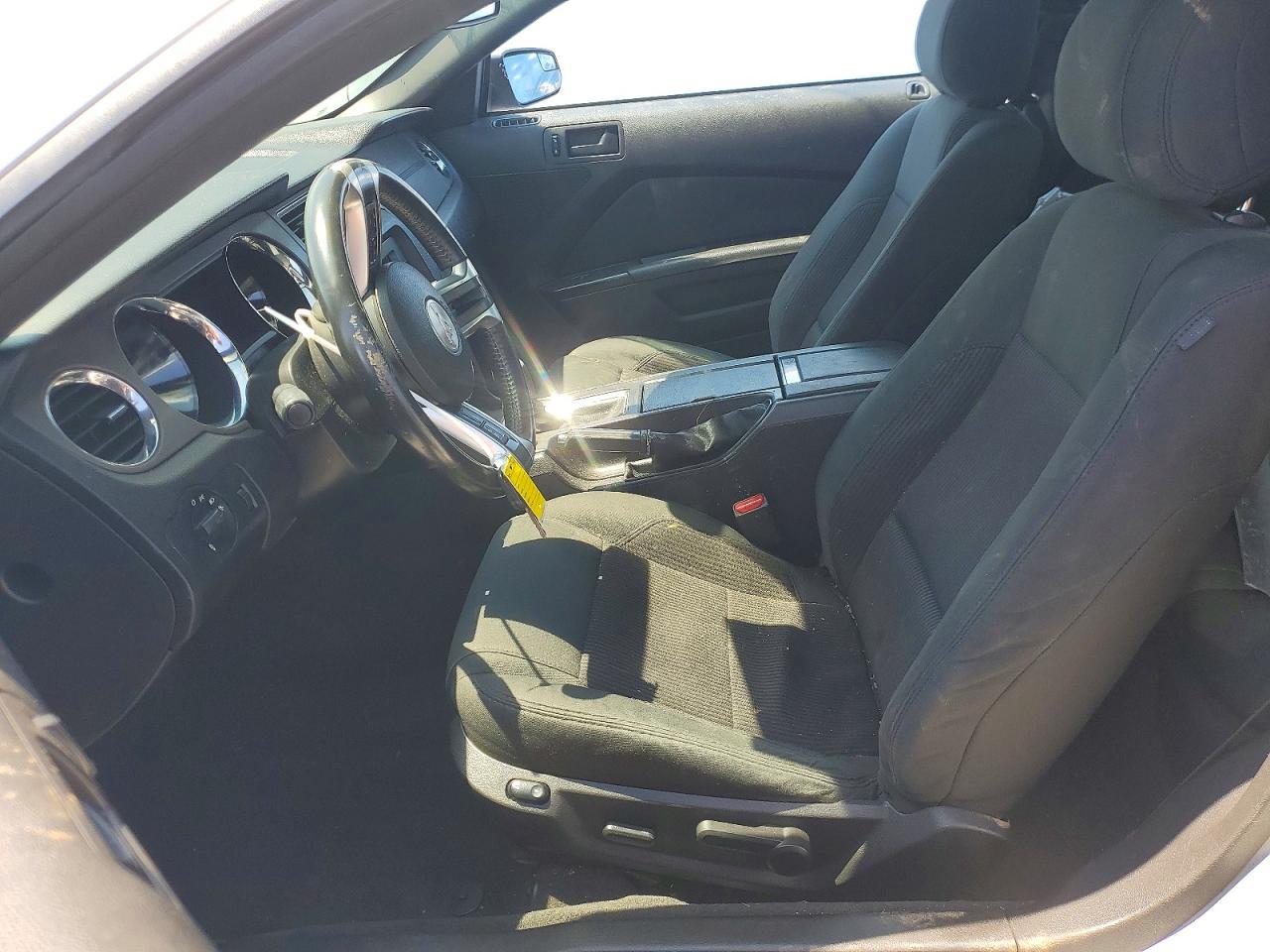 2014 Ford Mustang Silver vin: 1ZVBP8AM6E5305501