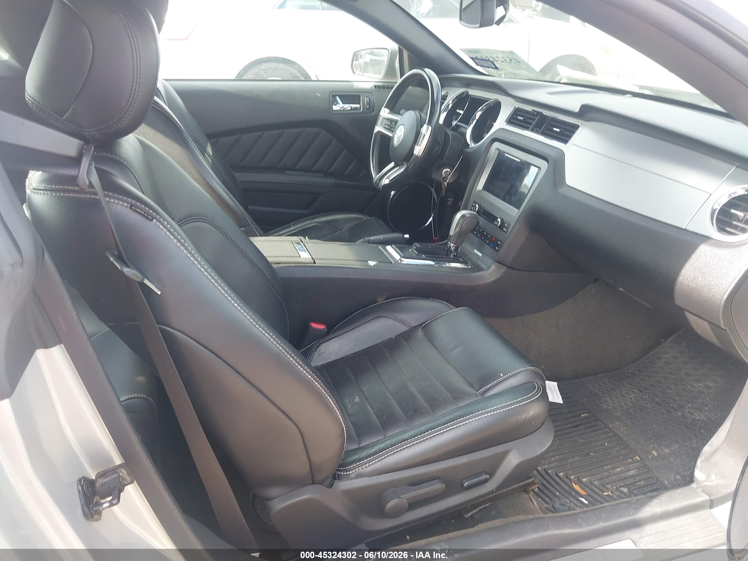 2014 Ford Mustang V6 Premium Silver vin: 1ZVBP8AM6E5311508