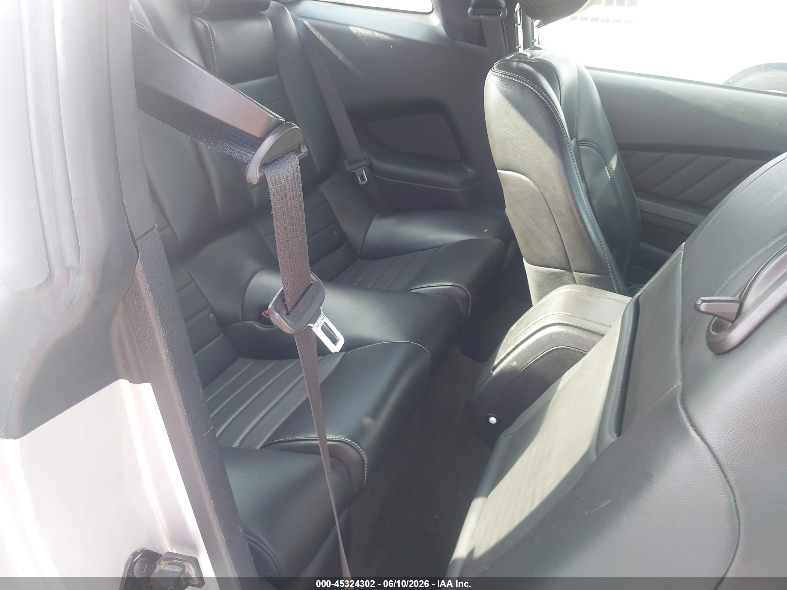 2014 Ford Mustang V6 Premium Silver vin: 1ZVBP8AM6E5311508