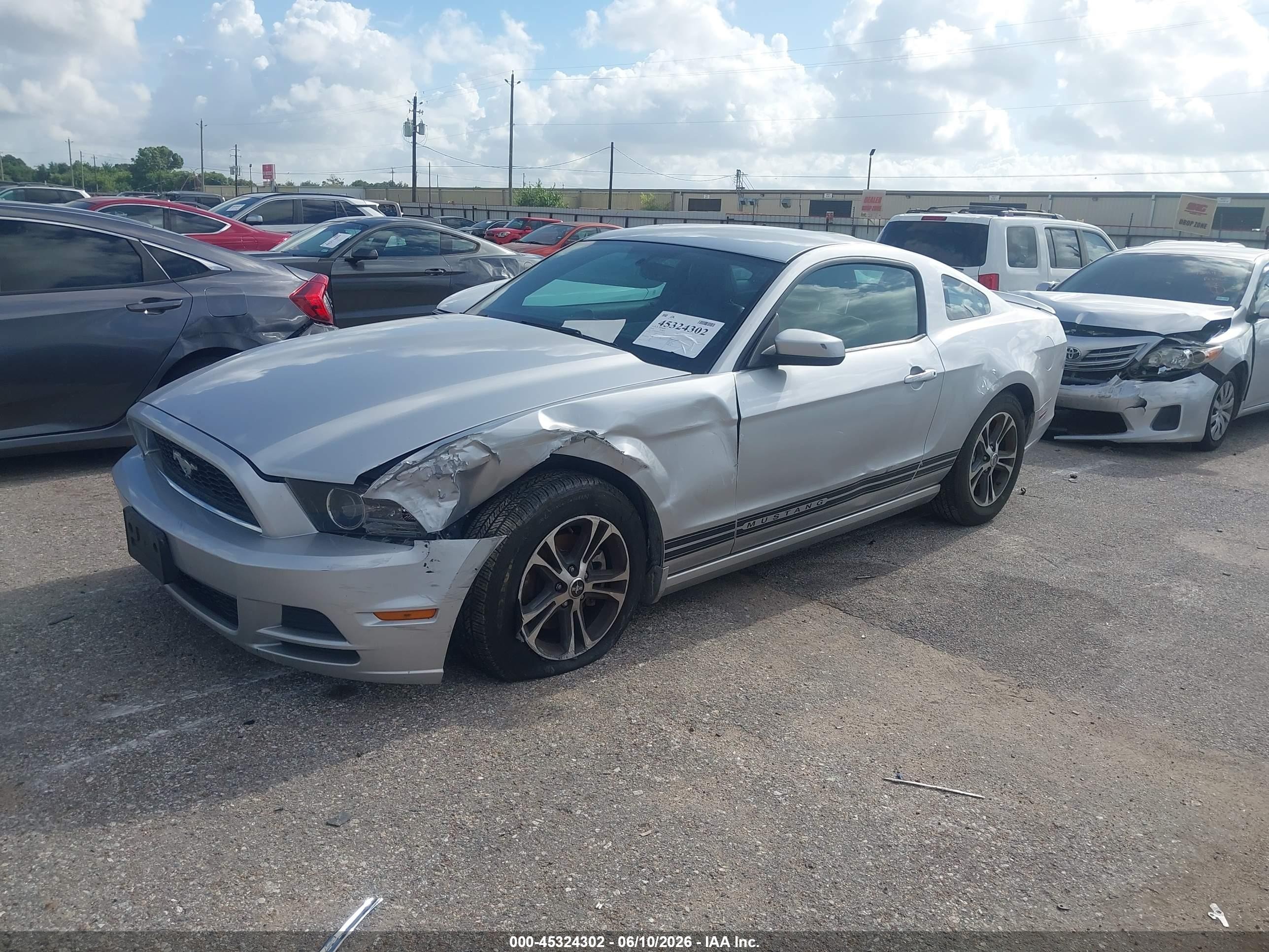 2014 Ford Mustang V6 Premium Silver vin: 1ZVBP8AM6E5311508