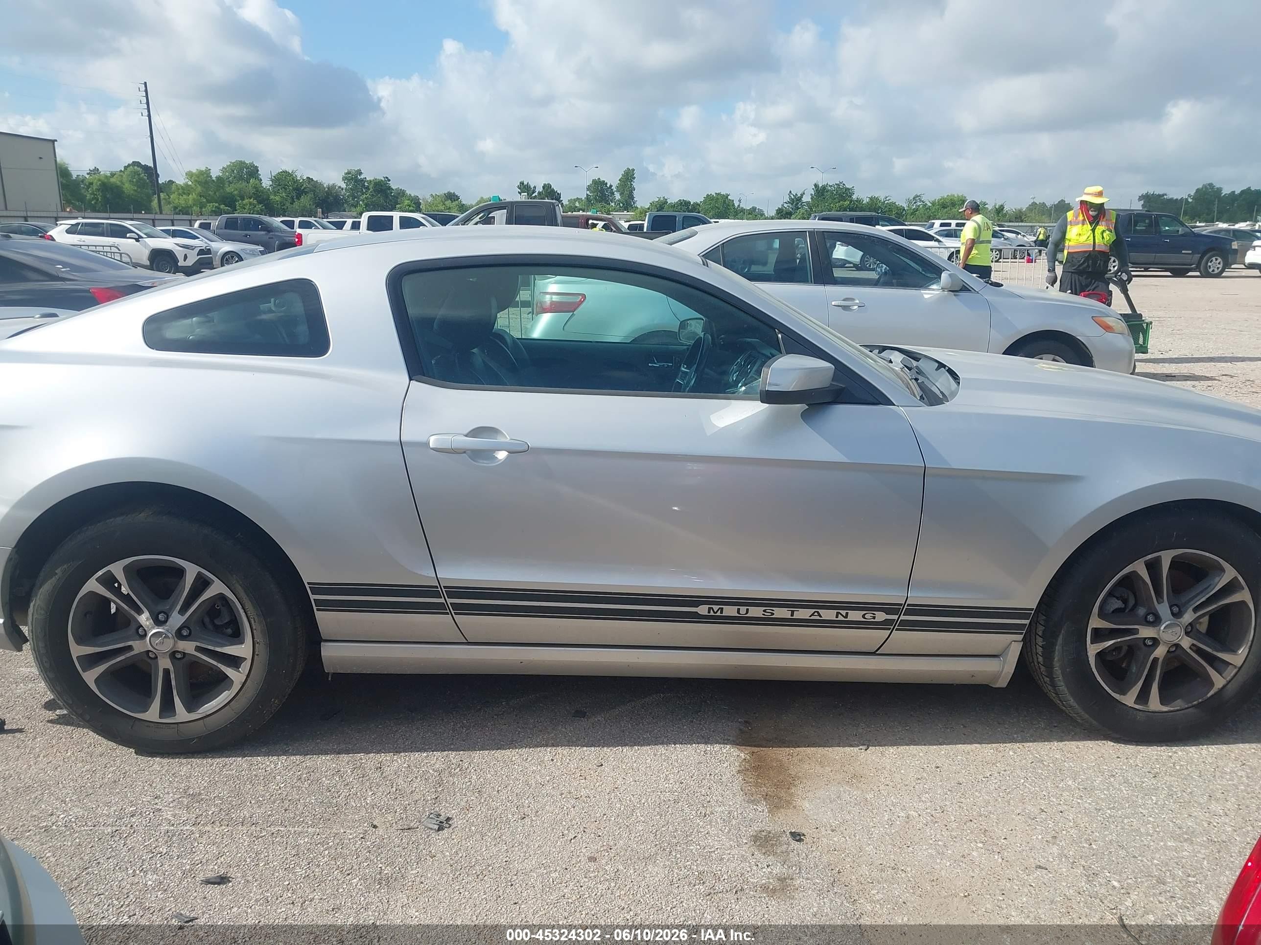 2014 Ford Mustang V6 Premium Silver vin: 1ZVBP8AM6E5311508