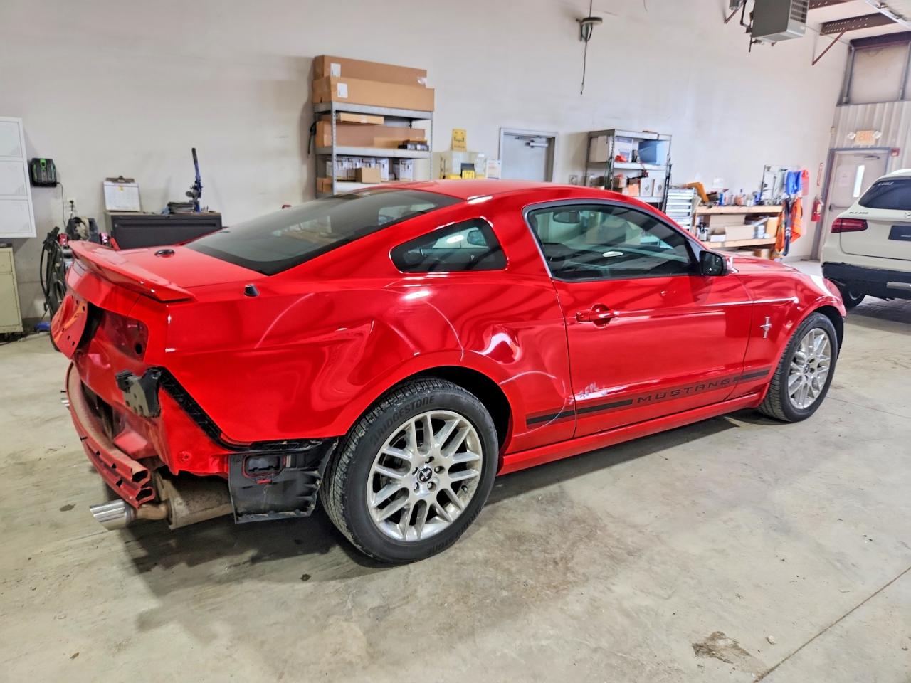 2014 Ford Mustang Red vin: 1ZVBP8AM6E5312772