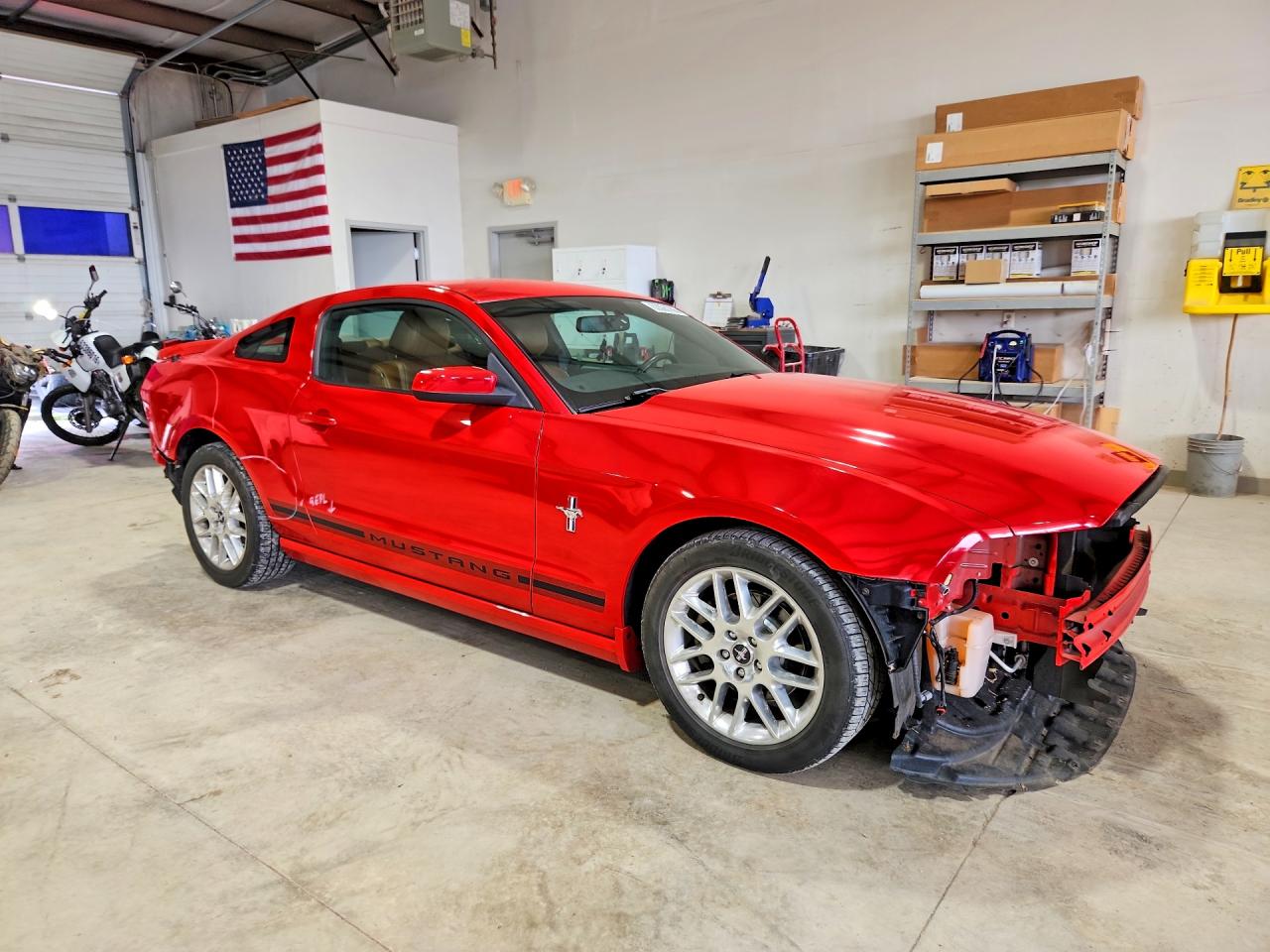 2014 Ford Mustang Red vin: 1ZVBP8AM6E5312772