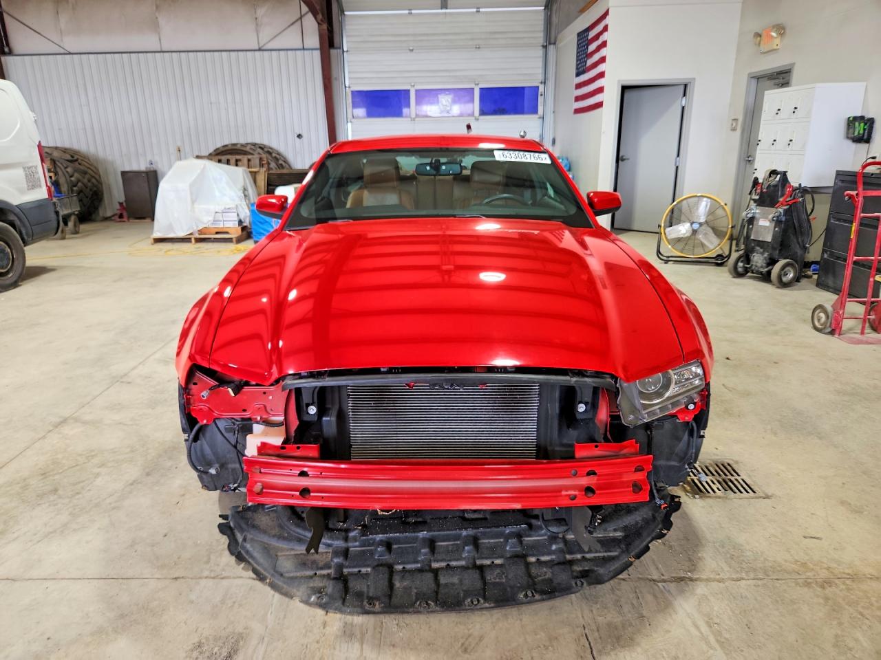 2014 Ford Mustang Red vin: 1ZVBP8AM6E5312772