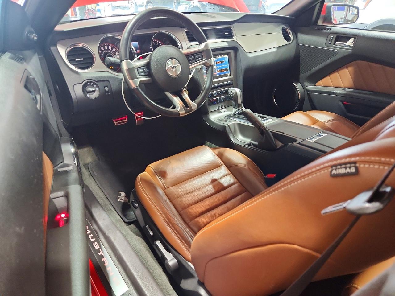 2014 Ford Mustang Red vin: 1ZVBP8AM6E5312772