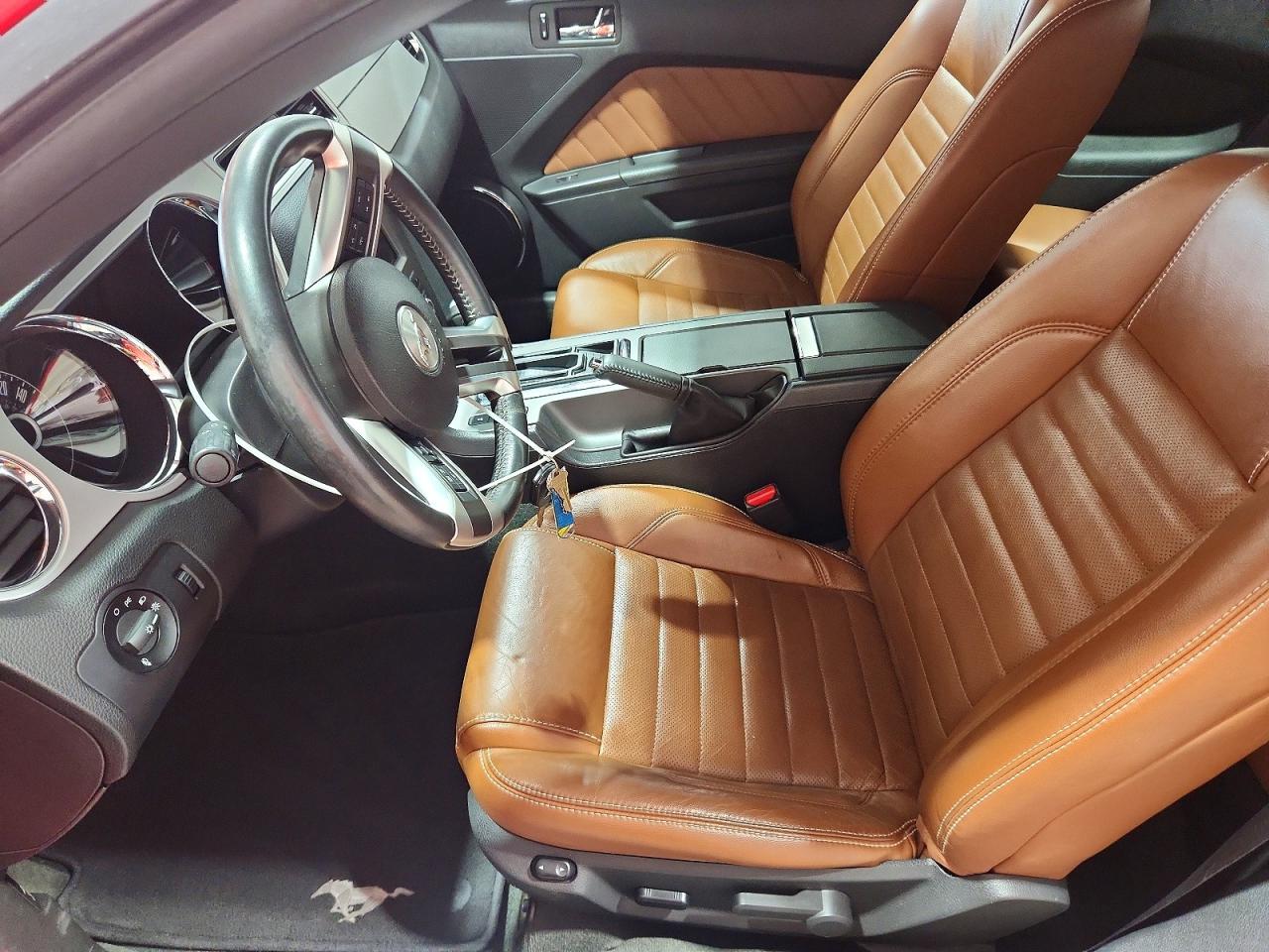 2014 Ford Mustang Red vin: 1ZVBP8AM6E5312772